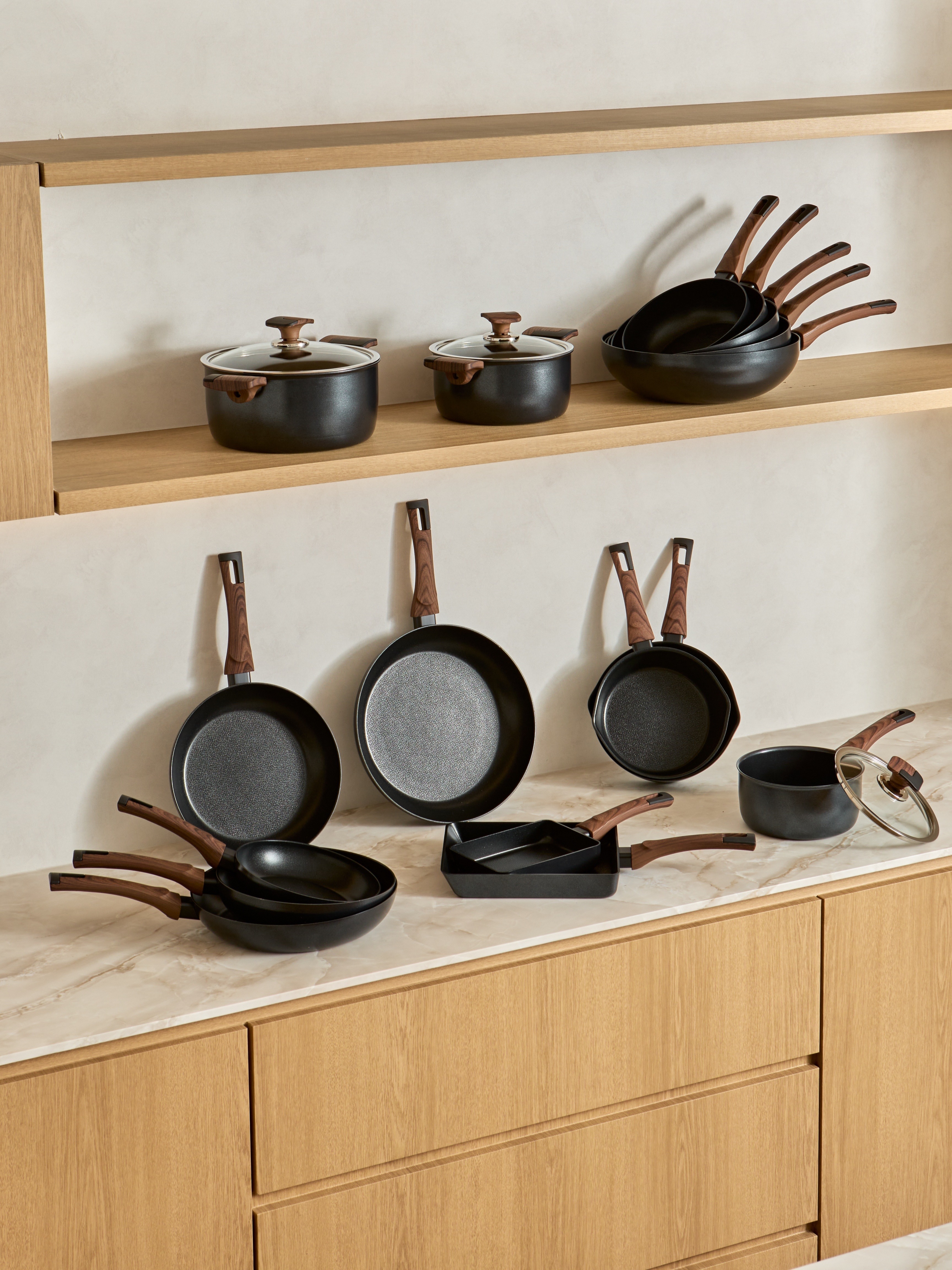 Silvat Carino IH Induction Frying Pan Set of 3 24 Square + 28 Pan + 28 Wok 착용 스타일