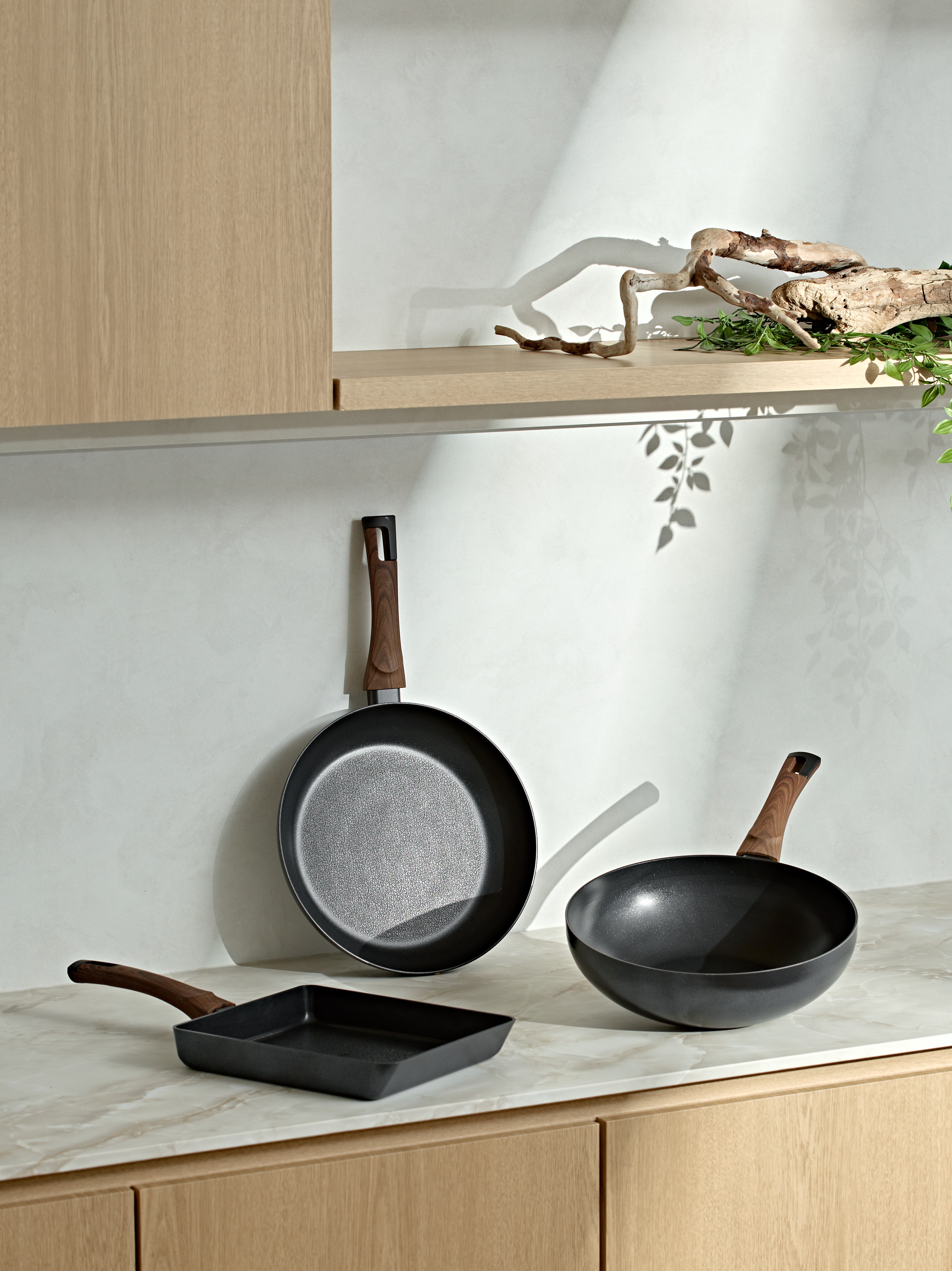 Silvat Carino IH Induction Frying Pan Set of 3 24 Square + 28 Pan + 28 Wok 착용 스타일