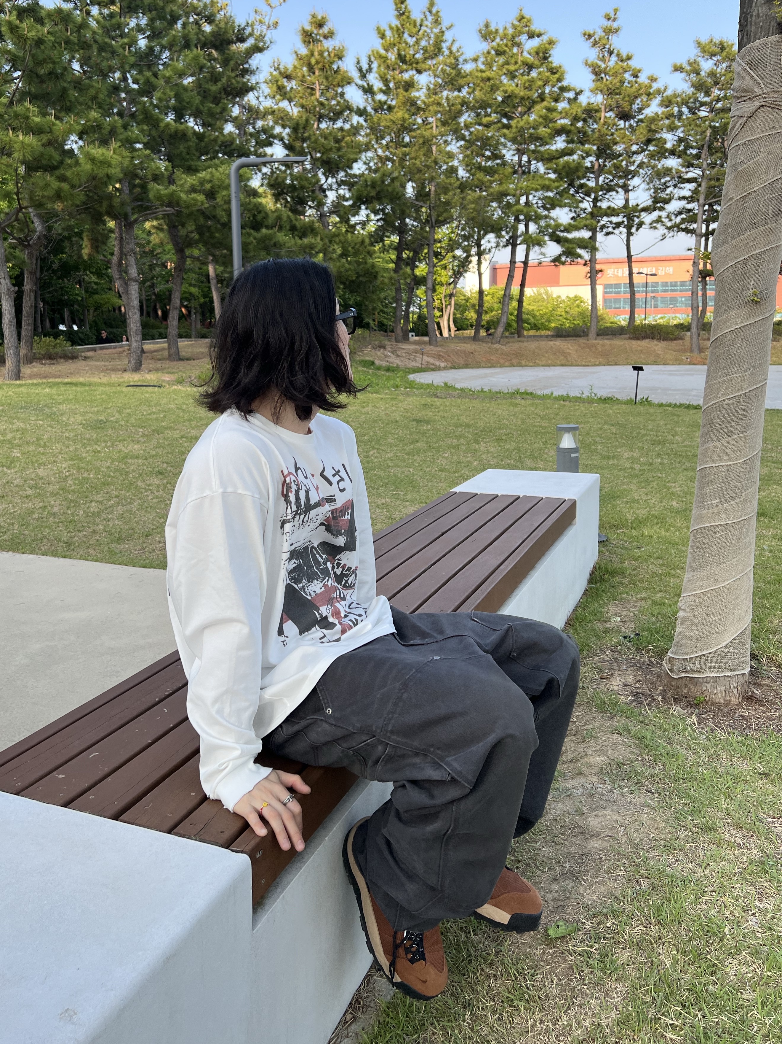 qAp 5-1 Long Sleeve T-Shirt Cream, Nike x Sacai Magmascape SP Pecan 착용 스타일 - 5