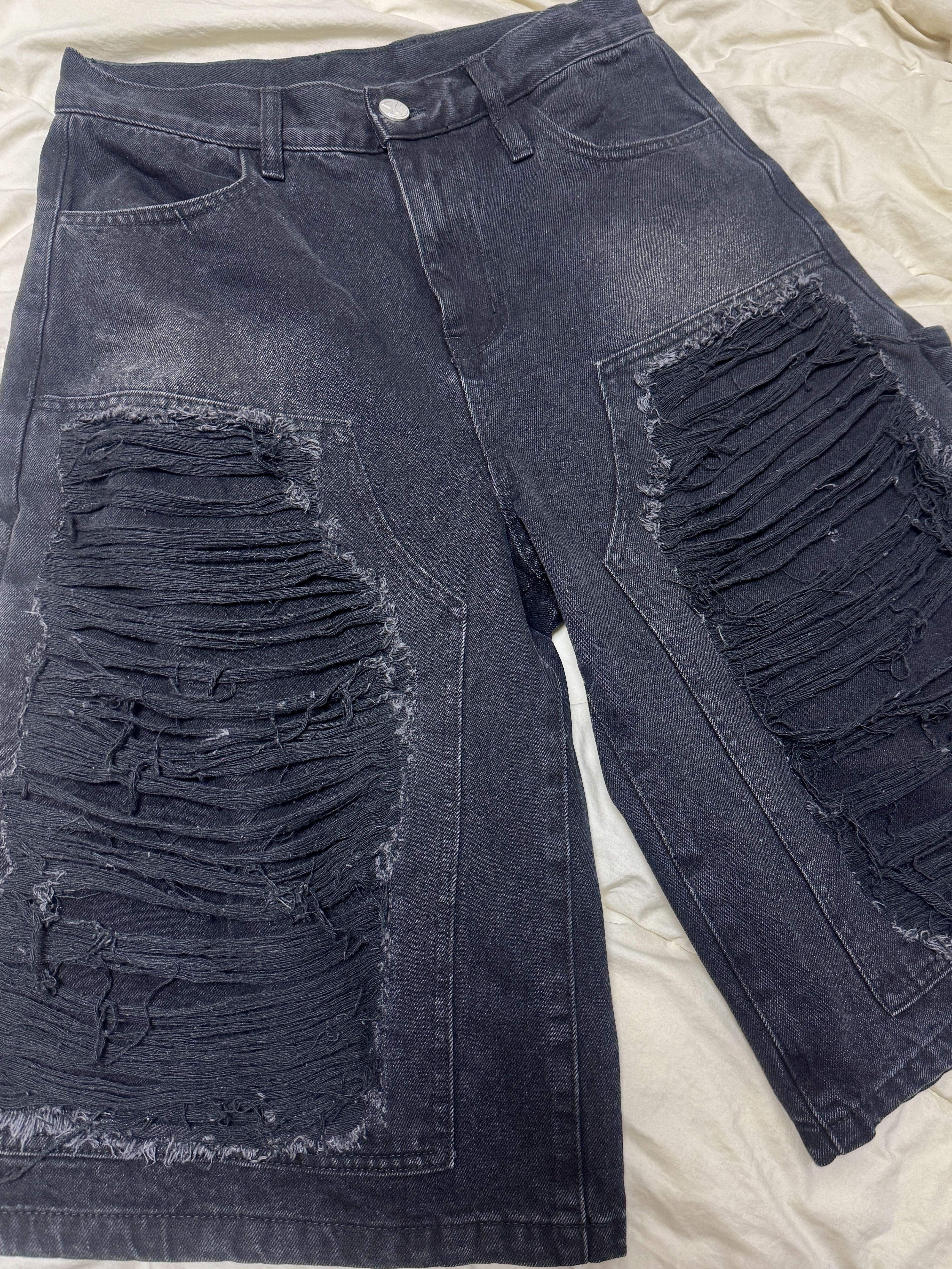 [KREAM 단독] NOMANUAL Destroyed Bermuda Pants Washed Black, Magliano x Upower Scandy Rave Megamix 착용 스타일 - 8