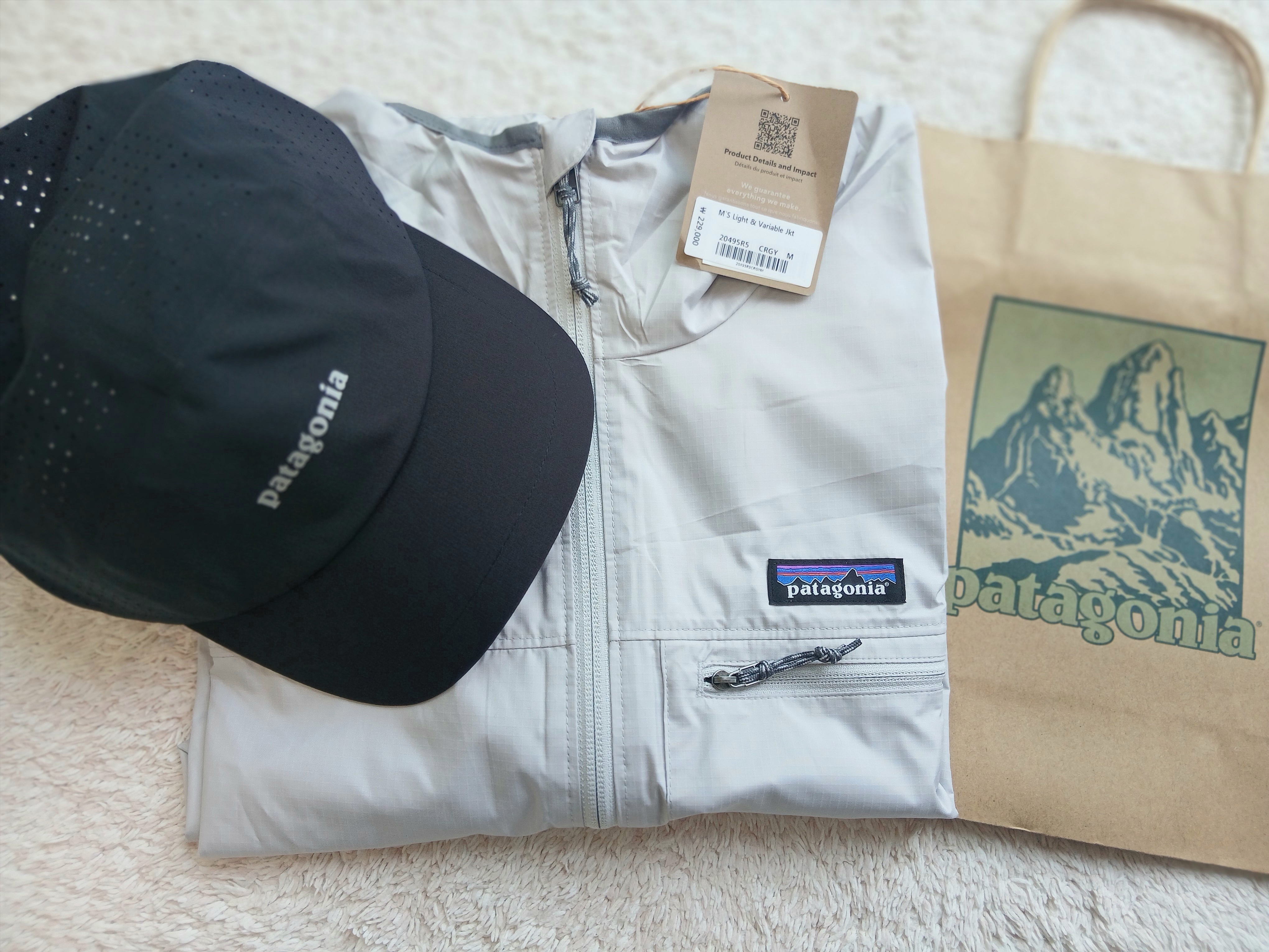 Patagonia Light Variable Jacket Crisp Grey, Patagonia Ultralightweight Ridge Hat Black 착용 스타일 - 2
