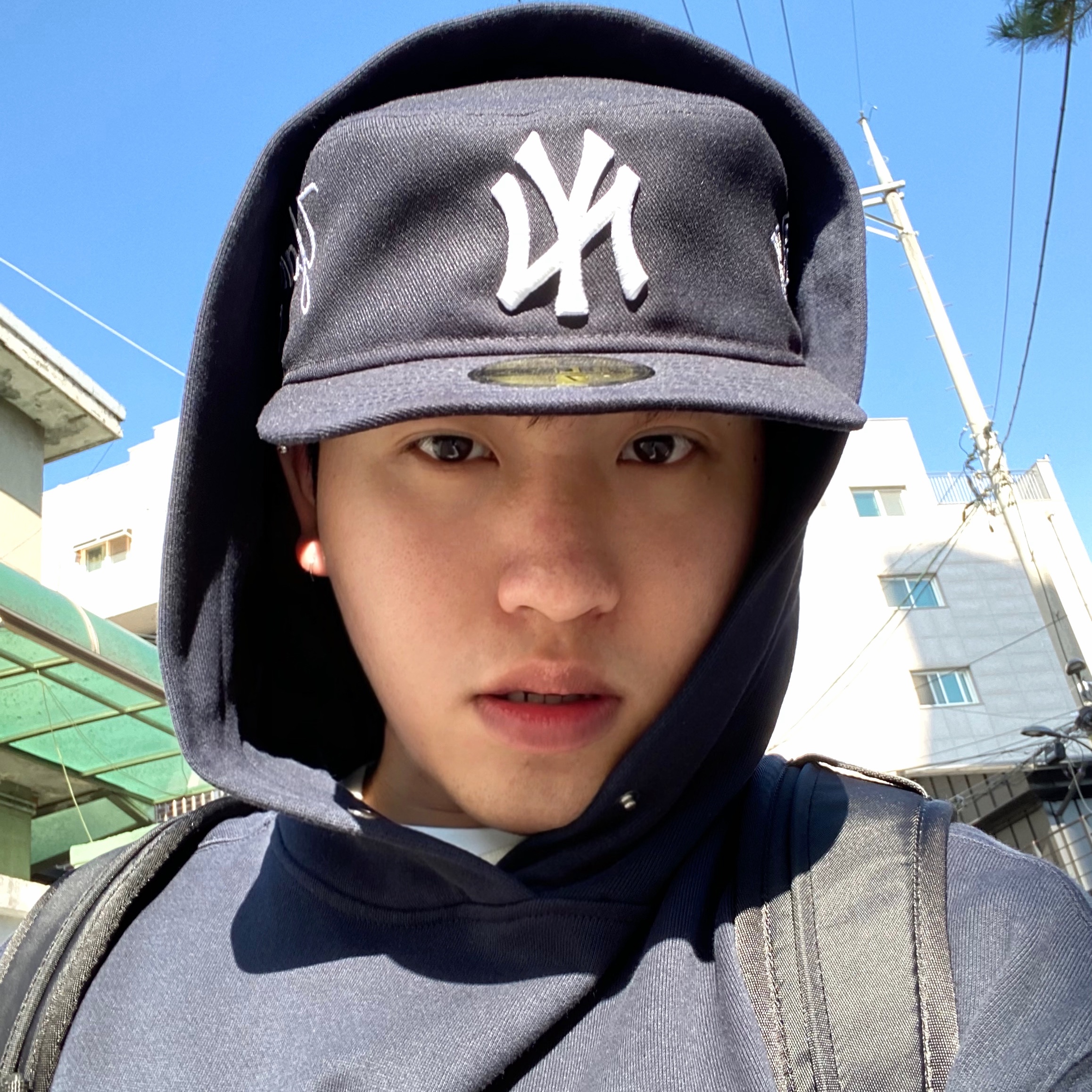 SATUR Lugo Applique Rivet Hoodie Classic Black, New Era MLB New York Yankees Pillbox Series Ball Cap Navy 착용 스타일 - 1