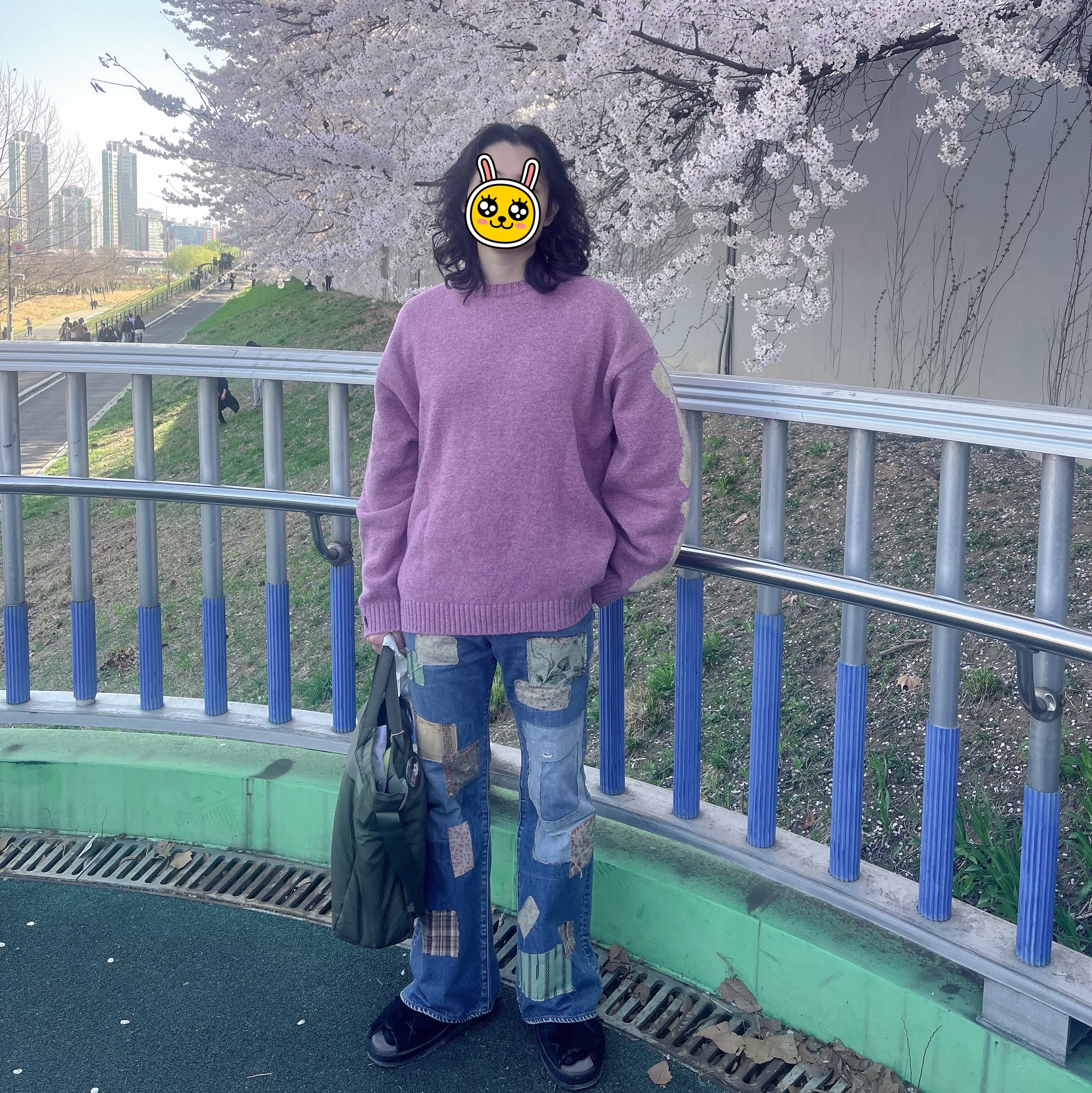 Kapital 5G Wool Bone Crewneck Sweater Light Purple 착용 스타일