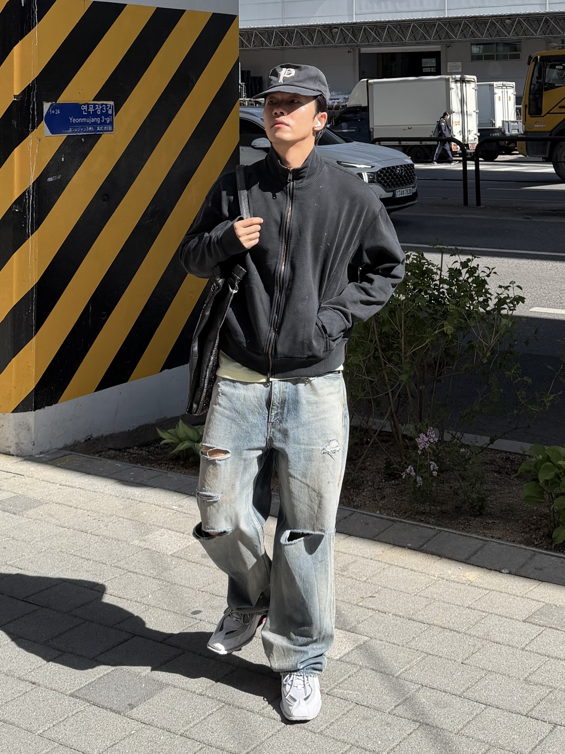[KREAM 단독] Partimento Reworks Distress Old P Ball Cap VTG Black, [KREAM 단독] Partimento Reworks Stand Collar Sweat Zip-up VTG Black 착용 스타일 - 2