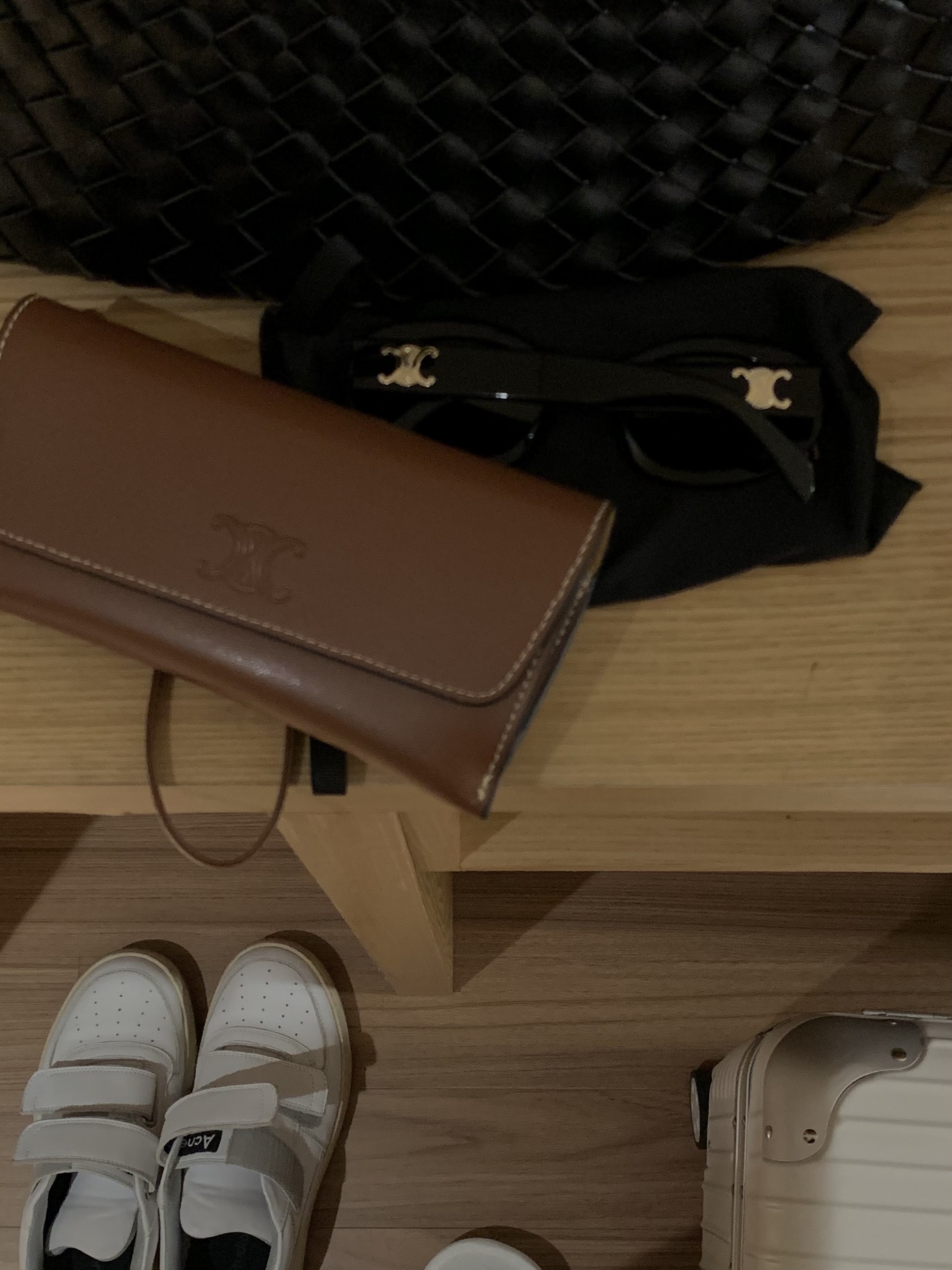 (W) Celine Triomphe 01 Sunglasses in Acetate Black, Acne Studios Velcro Strap Sneakers White 착용 스타일