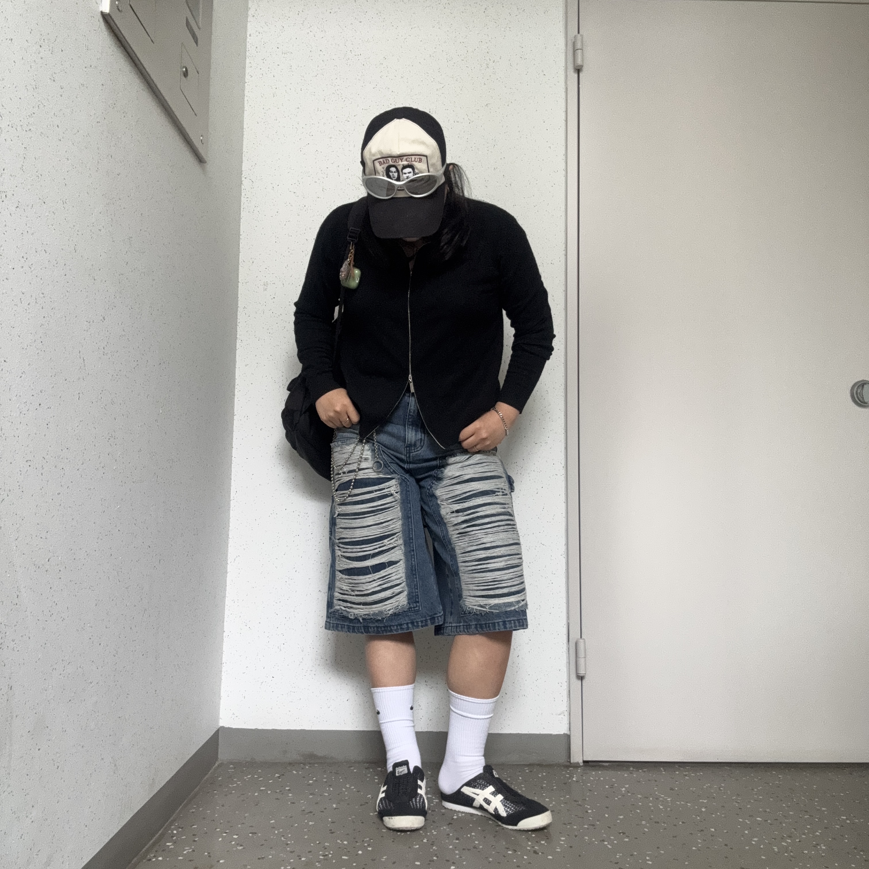 Onitsuka Tiger Mexico 66 Sabot Black Cream, [KREAM 단독] NOMANUAL Destroyed Bermuda Pants Washed Navy 착용 스타일 - 1