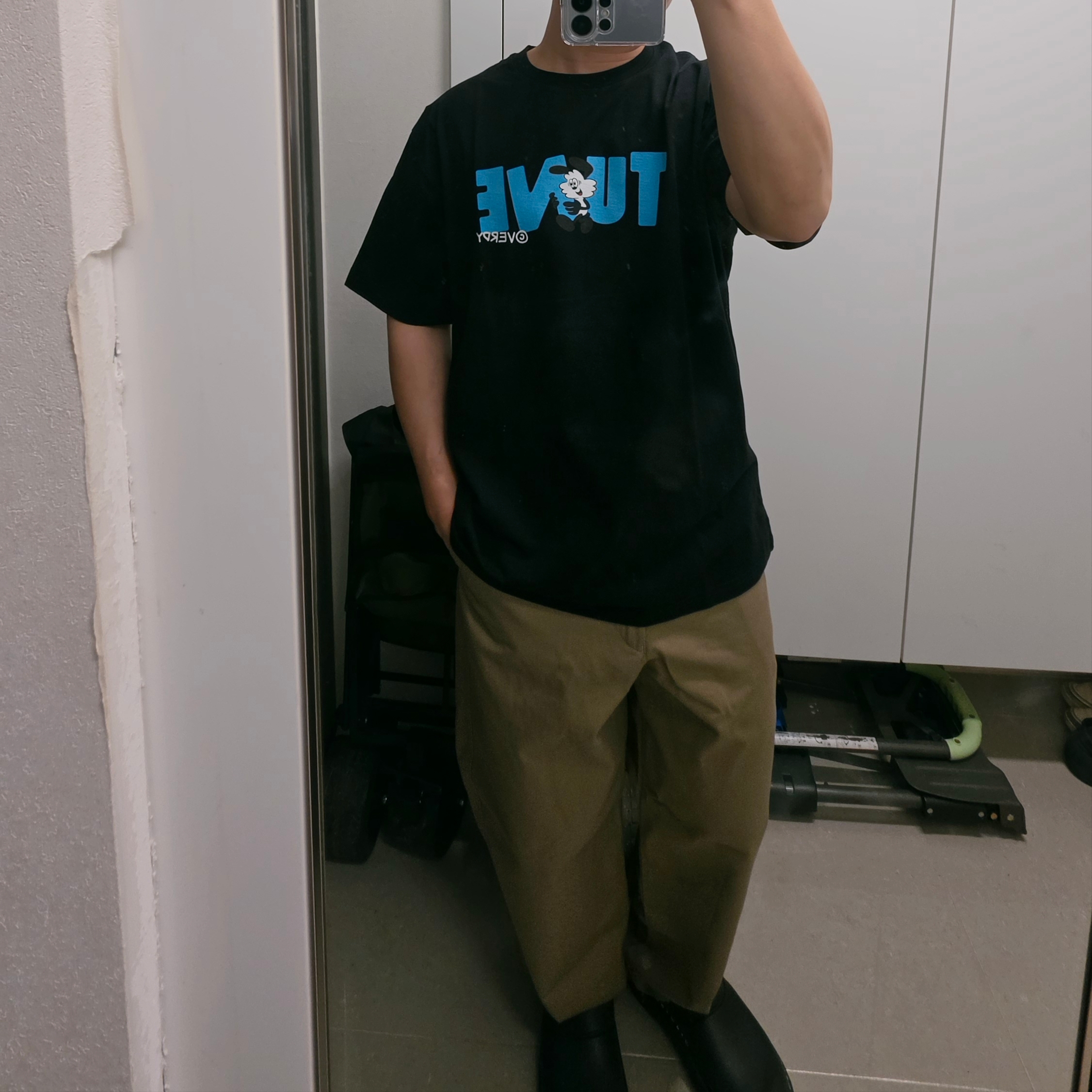 Verdy x Tune Logo T-Shirt Black 착용 스타일 - 1