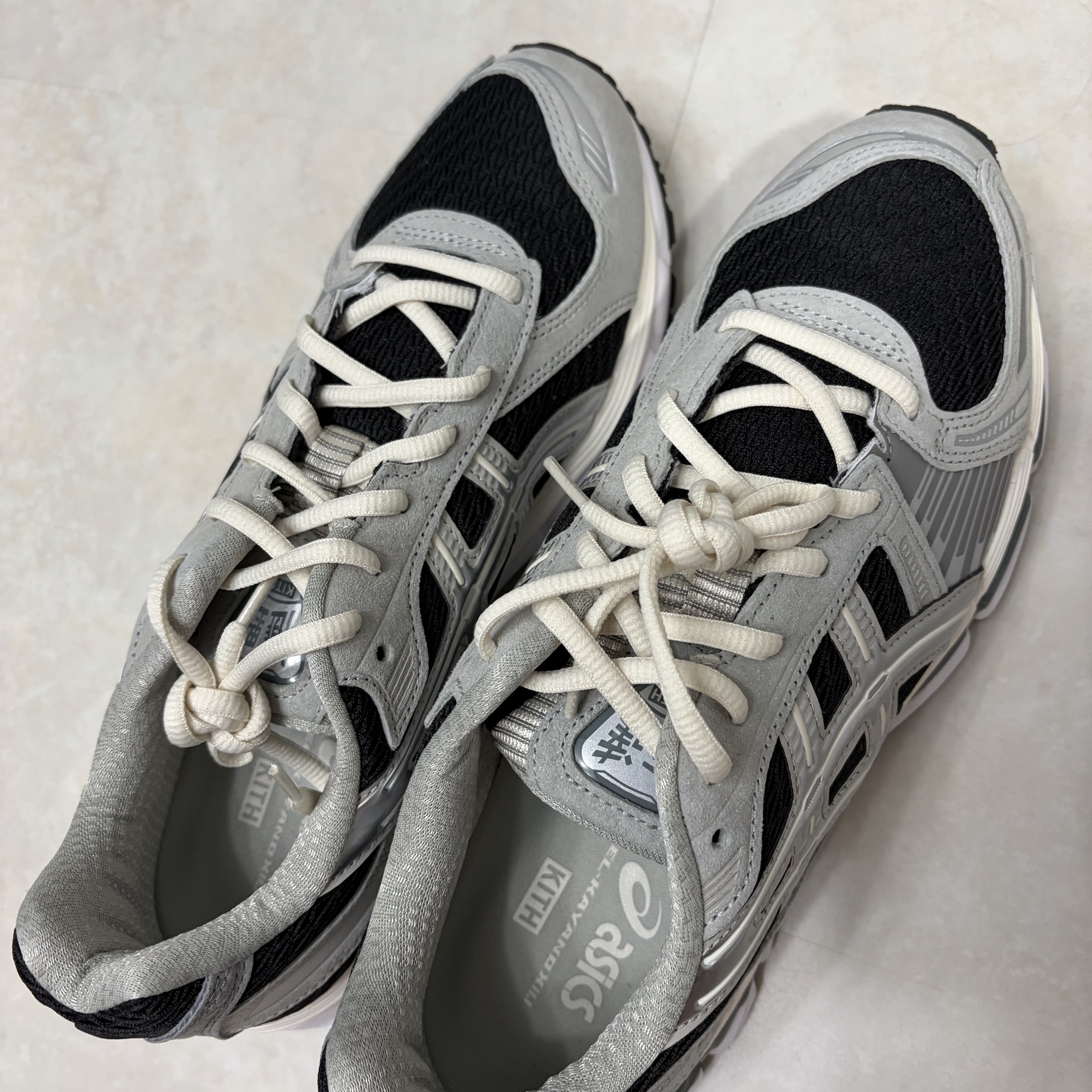 Asics x Kith Gel-Kayano 12.1 Peat Cream 착용 스타일