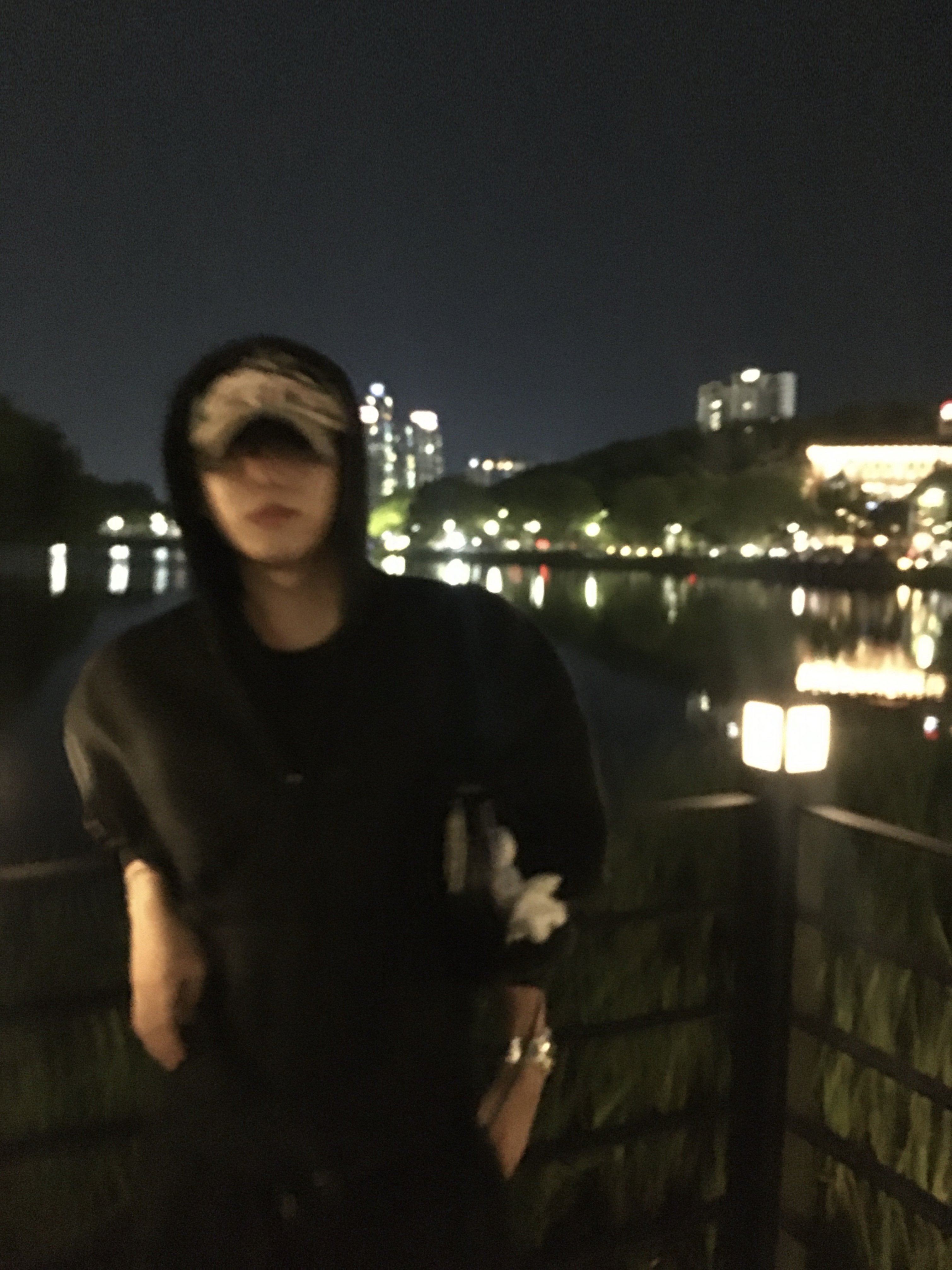 Essentials Classic Full Zip Up Hoodie Vintage Black - 25FW, Matin Kim Half Shirring Ribbon Round Bag Black 착용 스타일