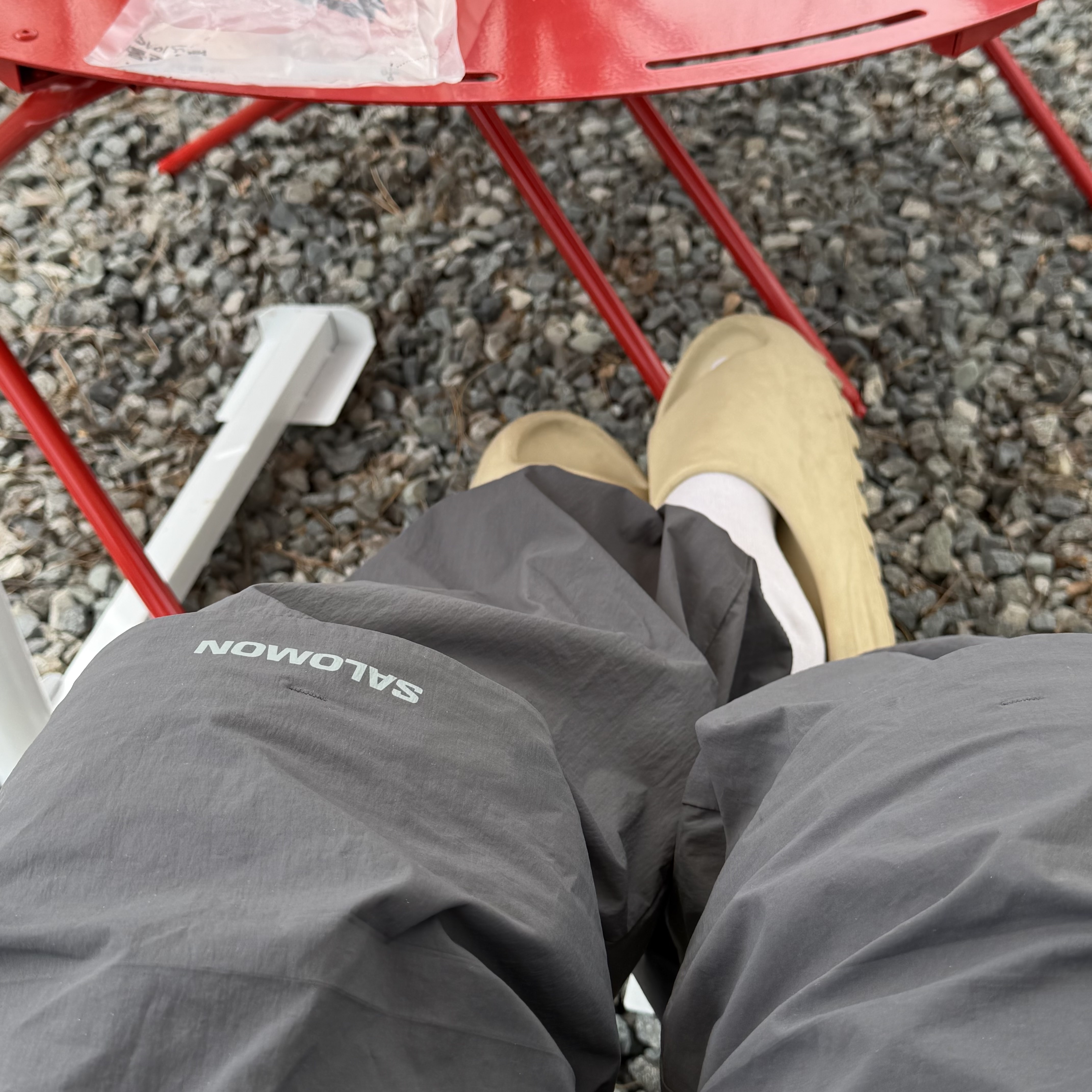 Salomon Pinnacle LT Pants Black, Adidas Yeezy Slide Bone 착용 스타일 - 1