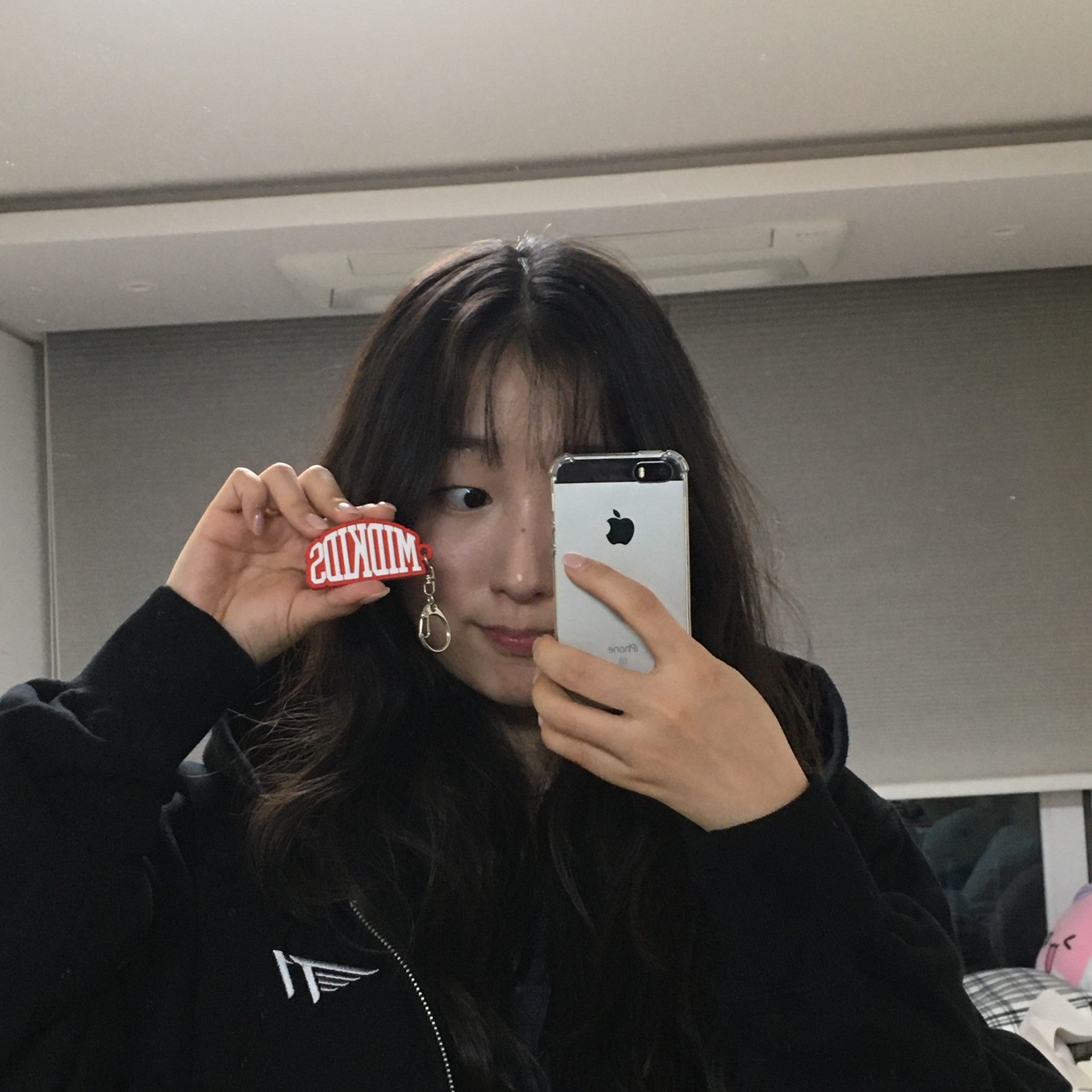 BDNS x T1 Player Zip-up Hoodie Black 착용 스타일 - 2