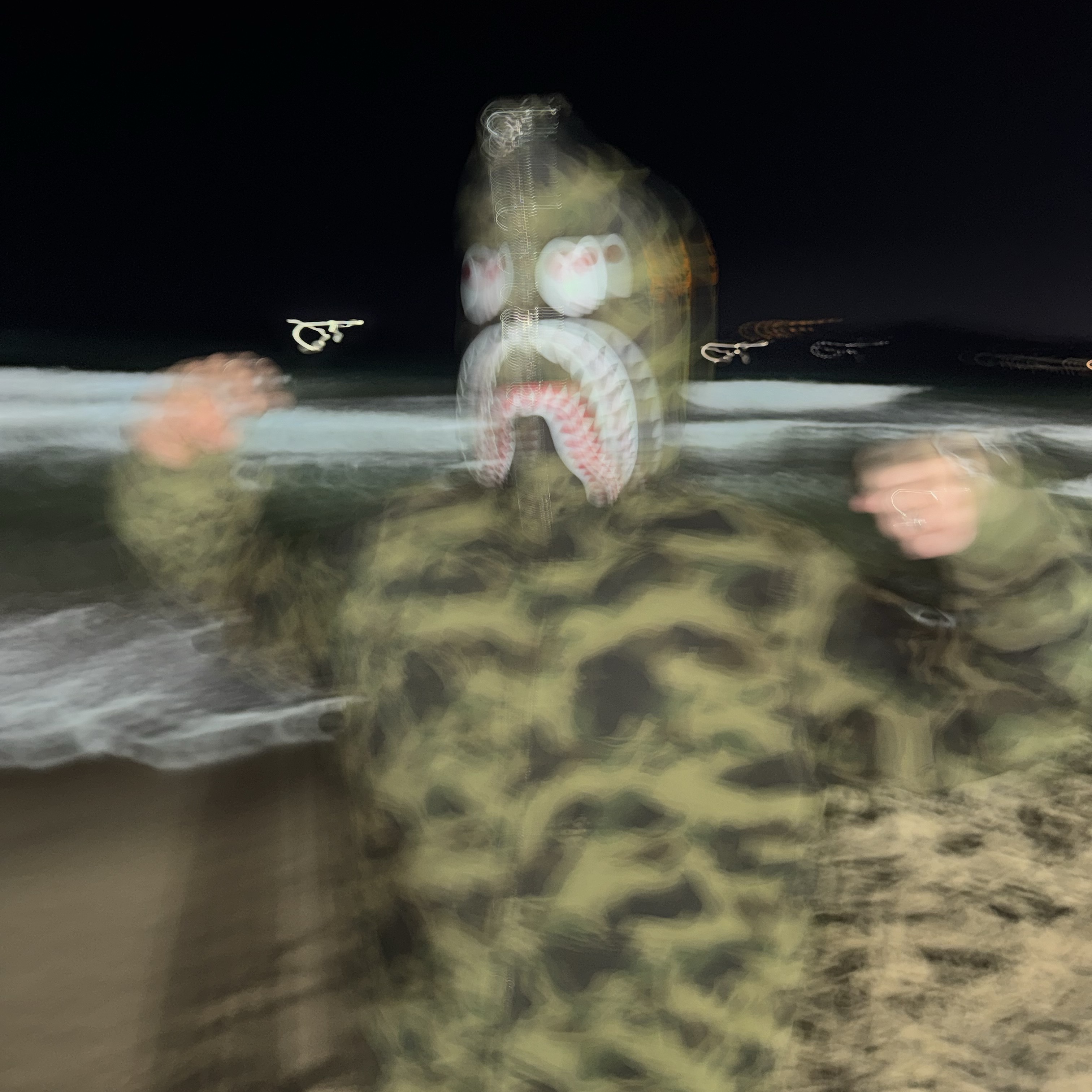 BAPE 1st Camo Shark Full Zip Hoodie Army Green, Nike x Supreme Air Force 1 Low Black 착용 스타일 - 1