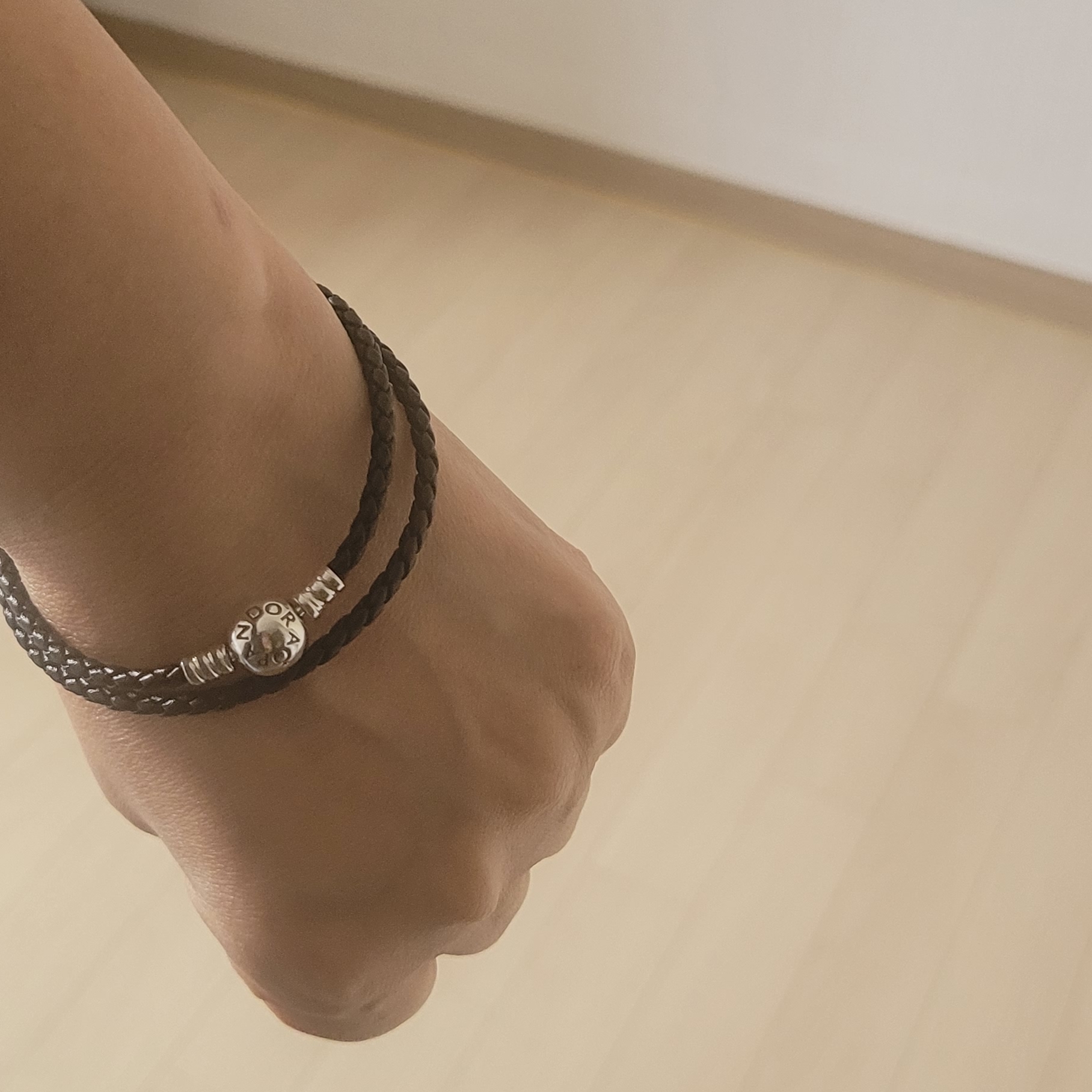 (W) Pandora Moments Double Leather Bracelet Sterling Silver Black 착용 스타일 - 2
