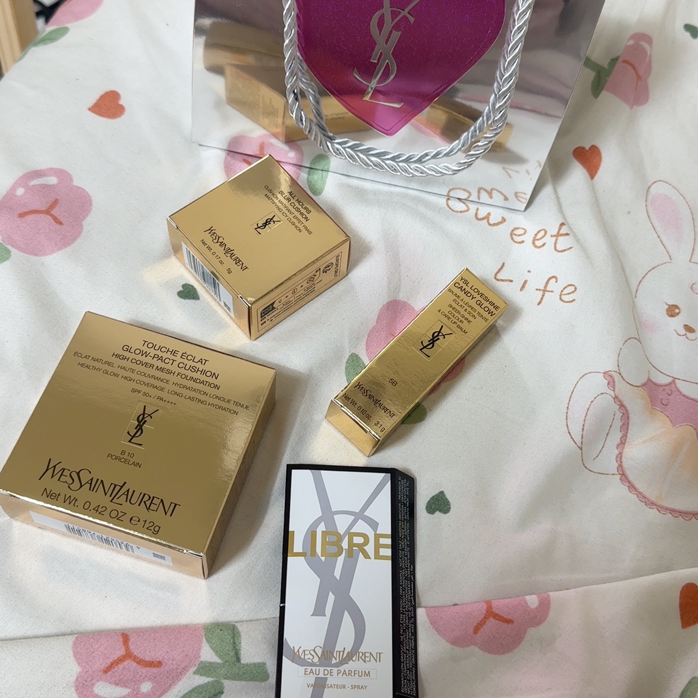Yves Saint Laurent Candy Glow Butter Balm 44B Nude Lavalliere, Yves Saint Laurent Touche Eclat Glow Cusion BR10 Cool Porcelain 착용 스타일