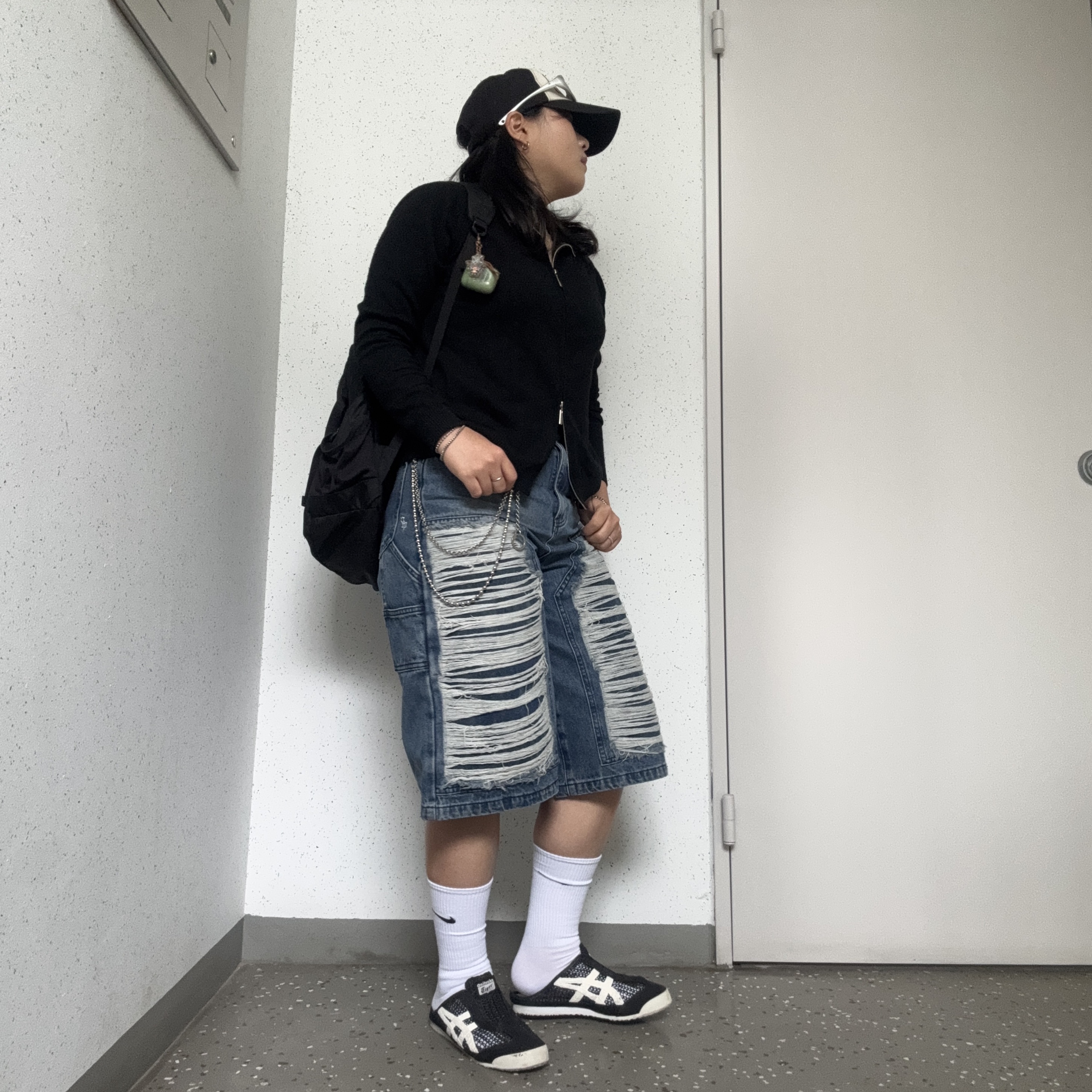 Onitsuka Tiger Mexico 66 Sabot Black Cream, [KREAM 단독] NOMANUAL Destroyed Bermuda Pants Washed Navy 착용 스타일 - 3