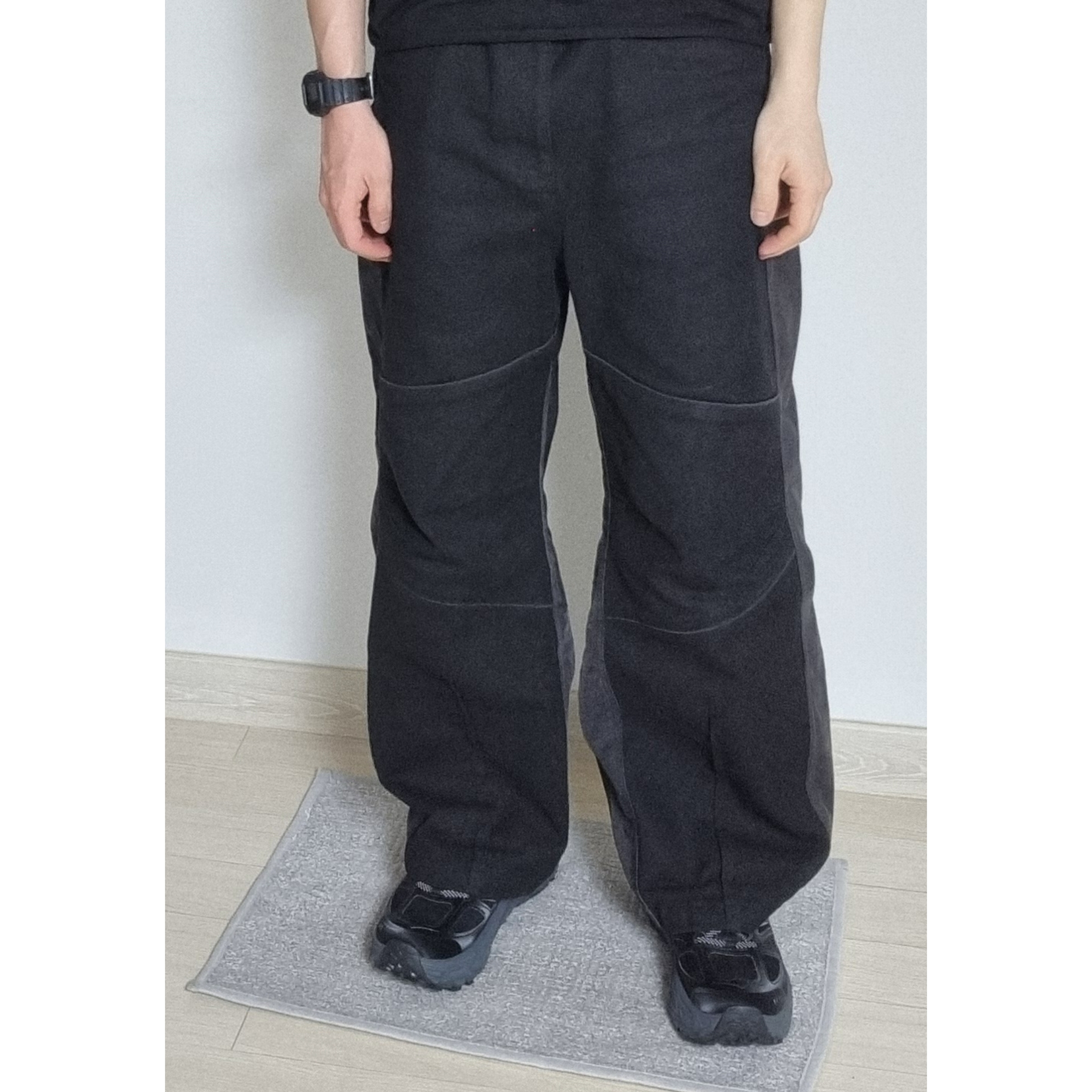 Hoka x Xlim Mafate Speed 2 TS Black Charcoal, Xlim Ep.6 04 Trousers Black 착용 스타일 - 3
