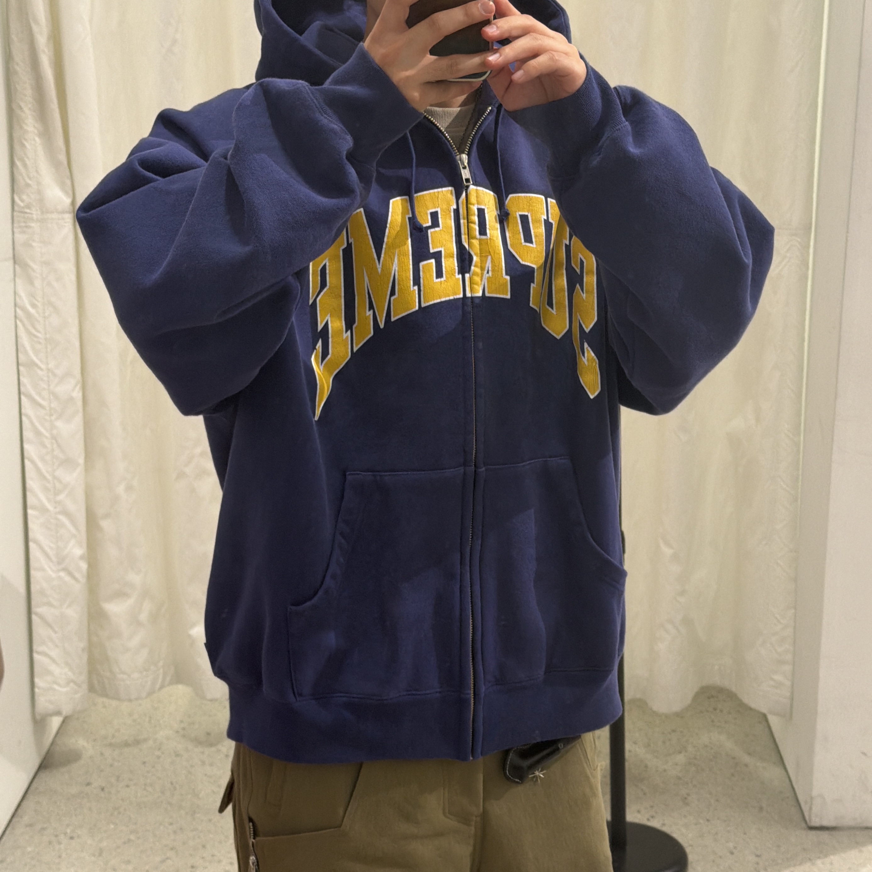 Supreme Cracked Raglan Zip Up Hooded Sweatshirt Washed Navy - 26SS, Supreme Cracked Raglan Zip Up Hooded Sweatshirt Black - 26SS 착용 스타일