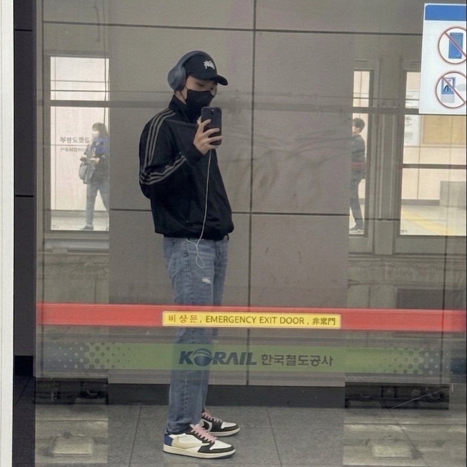 Jordan 1 x Travis Scott x Fragment Retro Low OG SP Military Blue, Adidas Adicolor Denim Firebird Track Top True Black Denim  - KR Sizing 착용 스타일