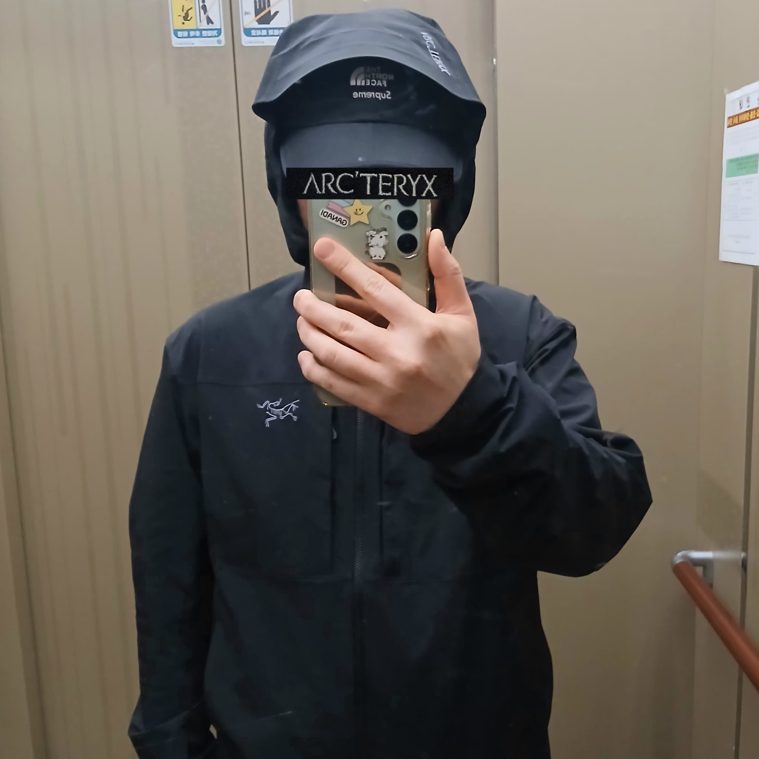 Goldwin Gore-Tex 3L Cap Ebony Gray, Arc'teryx Gamma Lightweight Hoody Black 착용 스타일 - 5