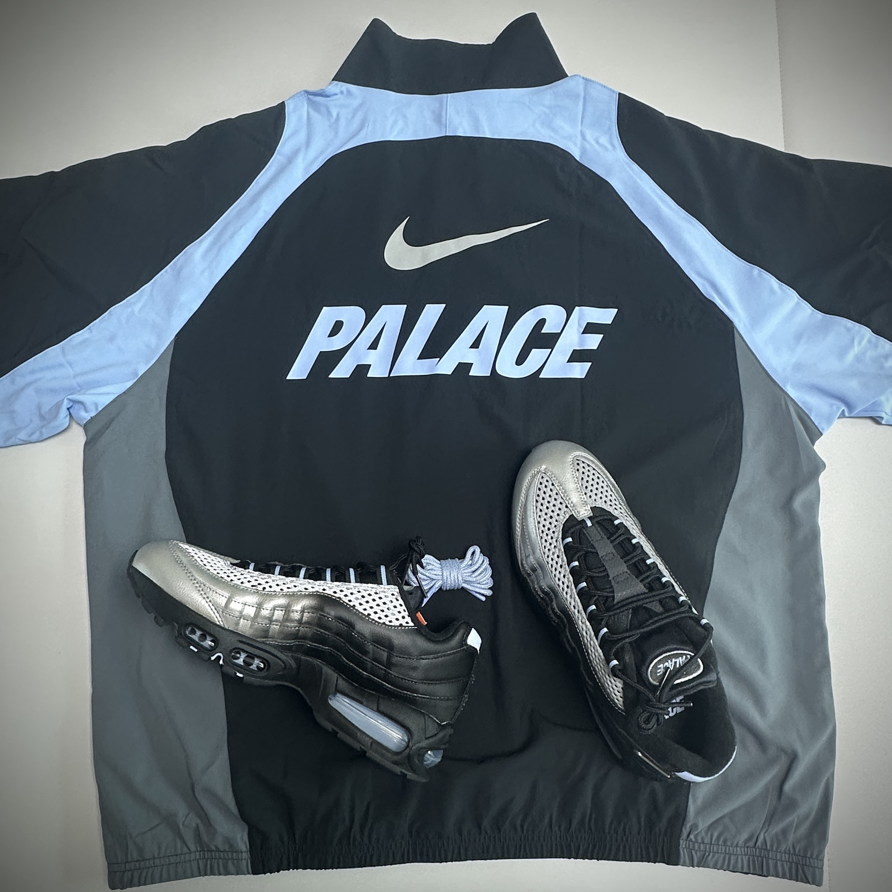 Palace x Nike Track Jacket Black - 26SS, Nike x Palace Air Max 95 Metallic Silver Aluminum 착용 스타일 - 1