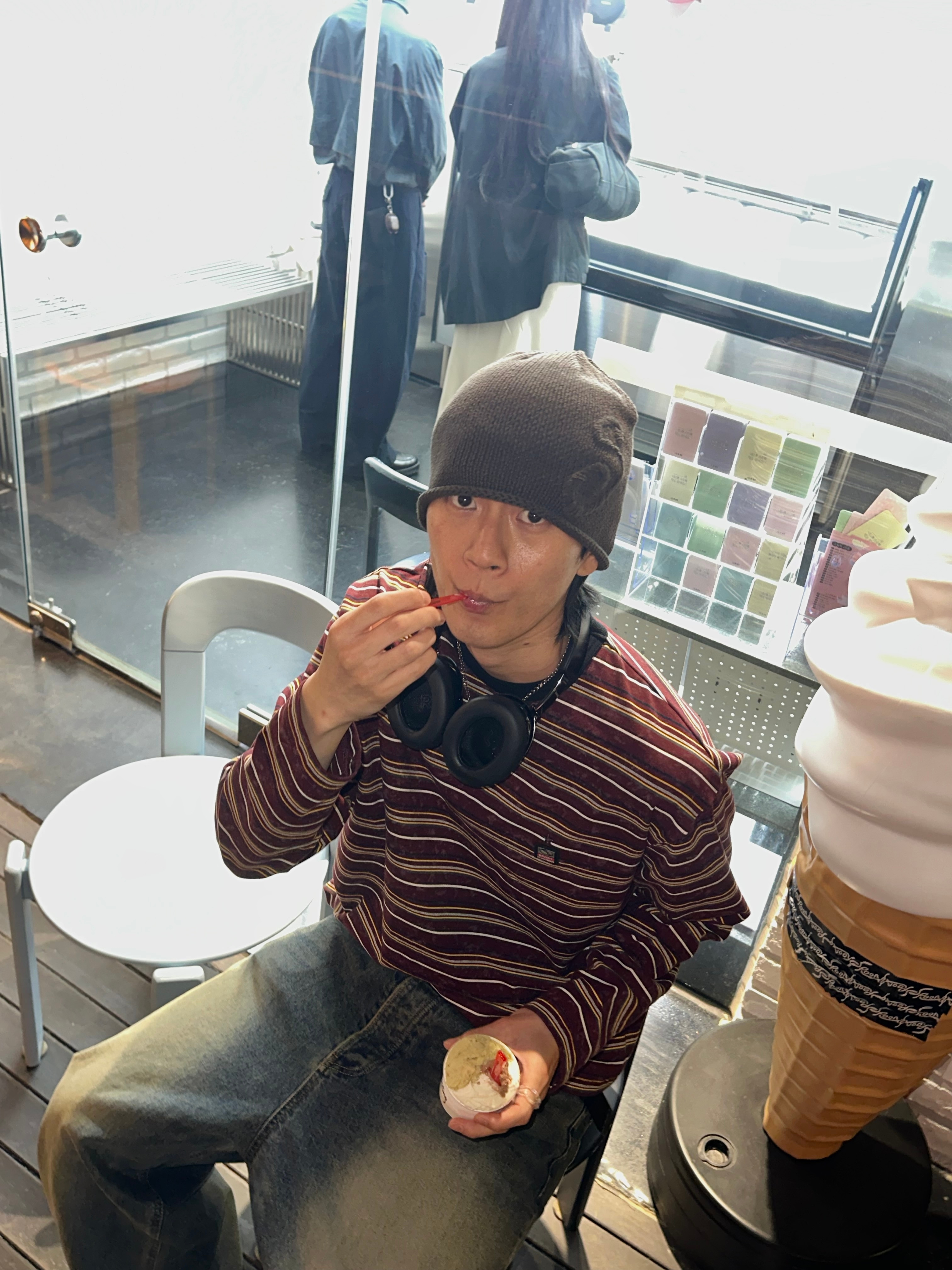 SPORT CHAMBER SC Transition T-shirt RED, Stussy S Knit Skullcap Brown 착용 스타일 - 1