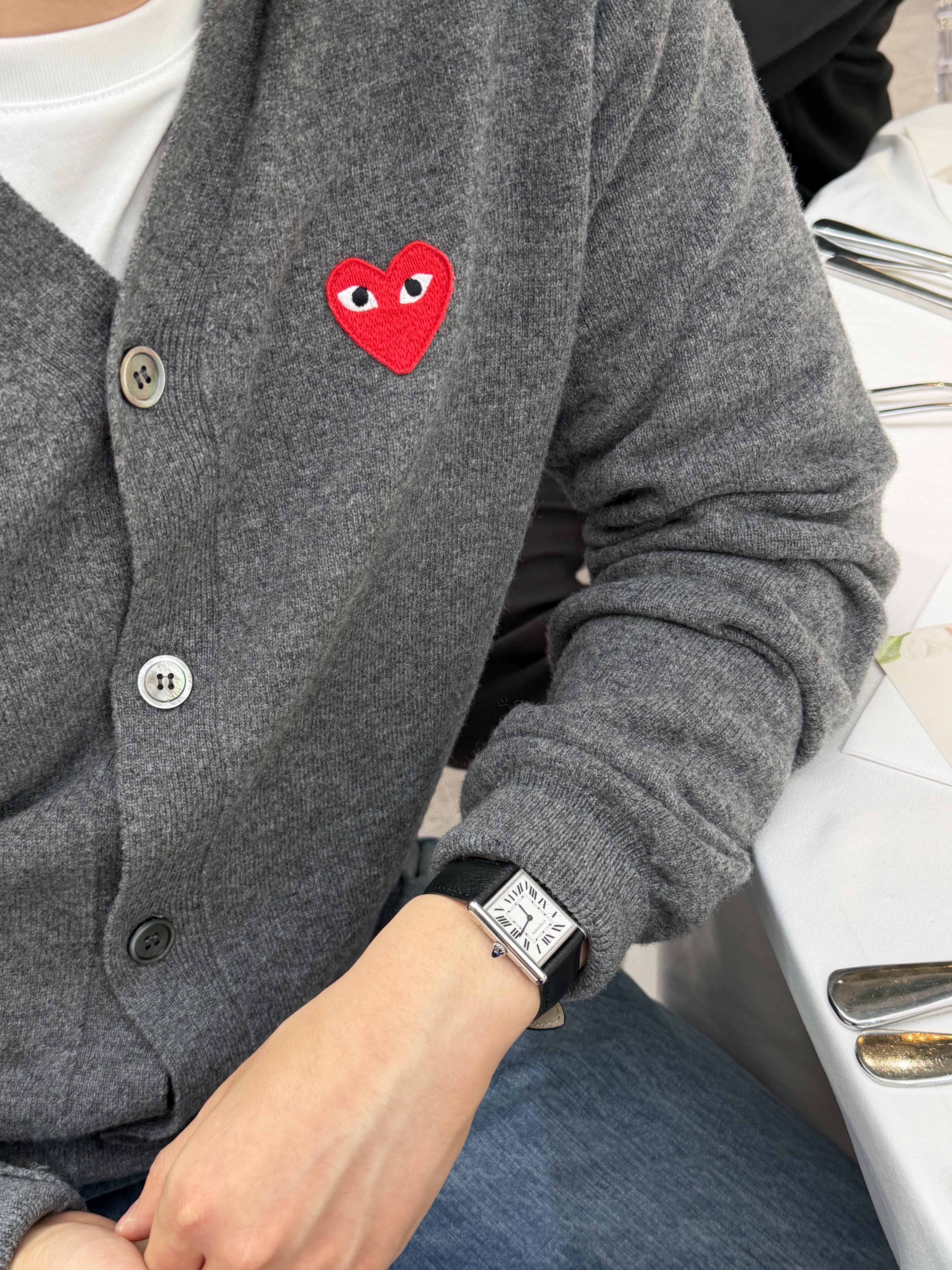 Play Comme des Garcons Knit Red Heart Cardigan Grey 착용 스타일