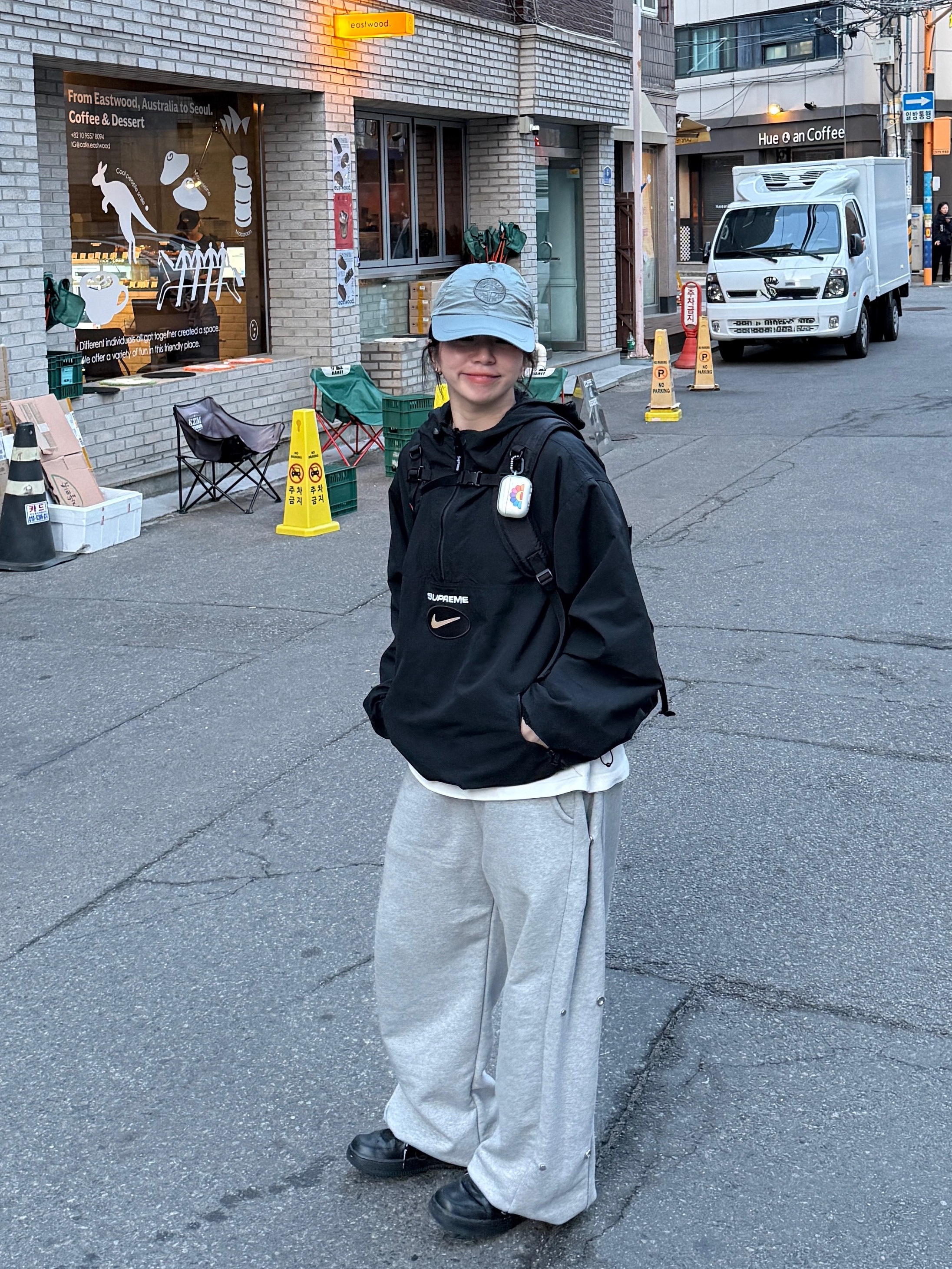 MJD Side Snap Wide C/P Heavy Sweat Pants Melange Grey, Stone Island 9100011 Nylon Metal in Econyl Baseball Cap with Drawcord Compass Embroidery Sky Blue - 25FW 착용 스타일 - 2