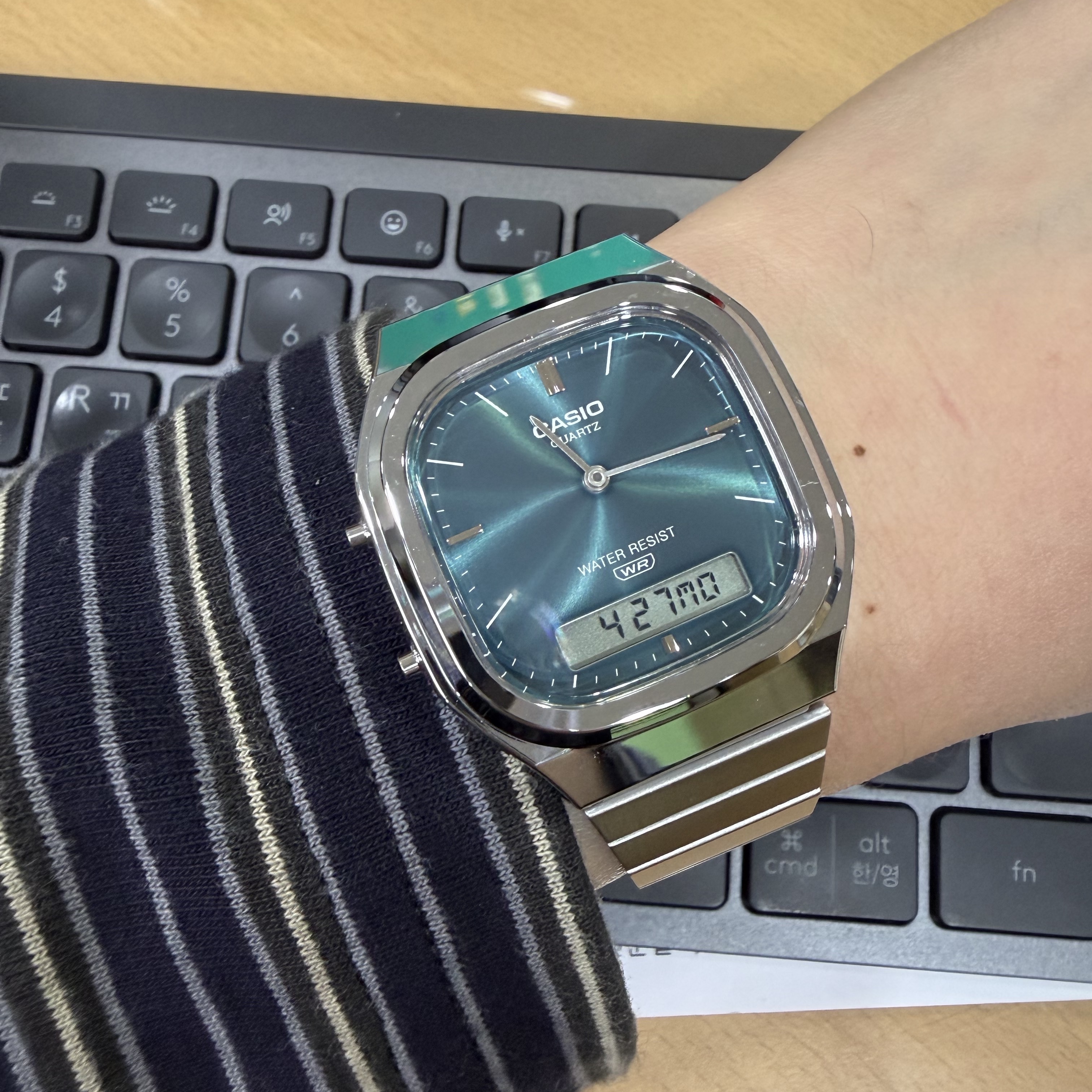 Casio AQ-240E-3A 착용 스타일