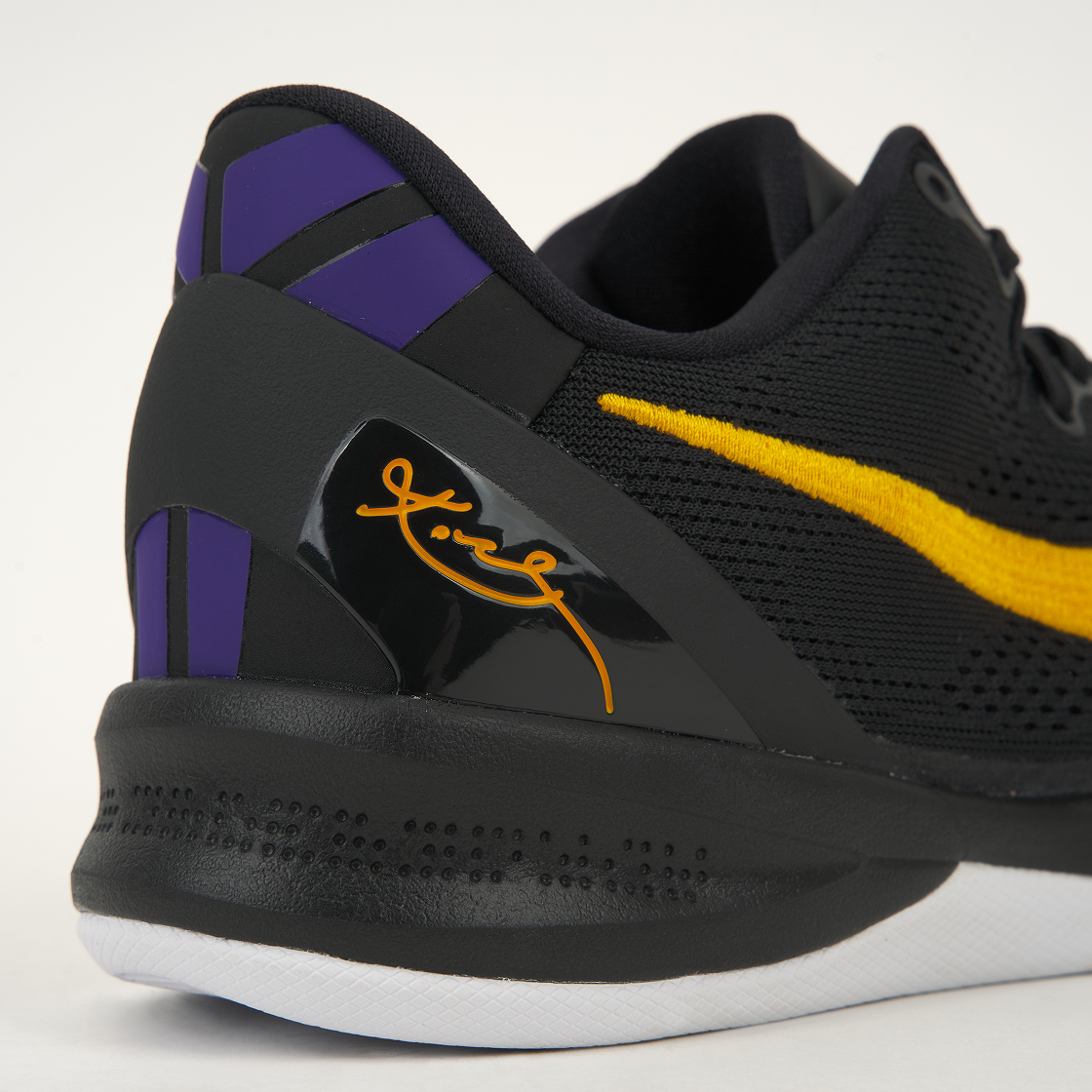 나이키 코비 8 프로트로 블랙 앤 유니버시티 골드(Nike Kobe 8 Protro Black and University Gold) - 8