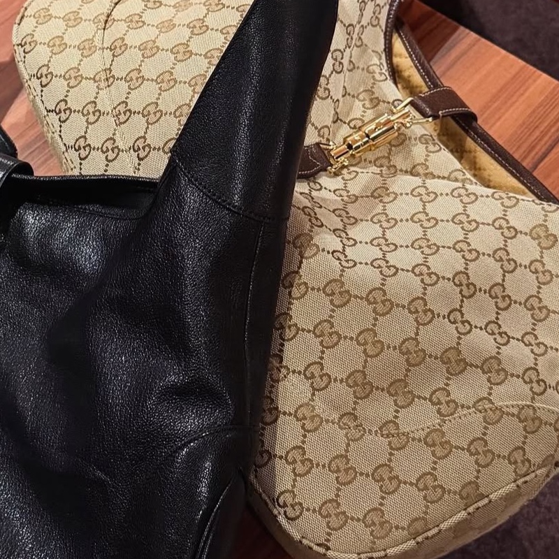 Gucci Jackie 1961 Medium Shoulder Bag GG Supreme Canvas 착용 스타일