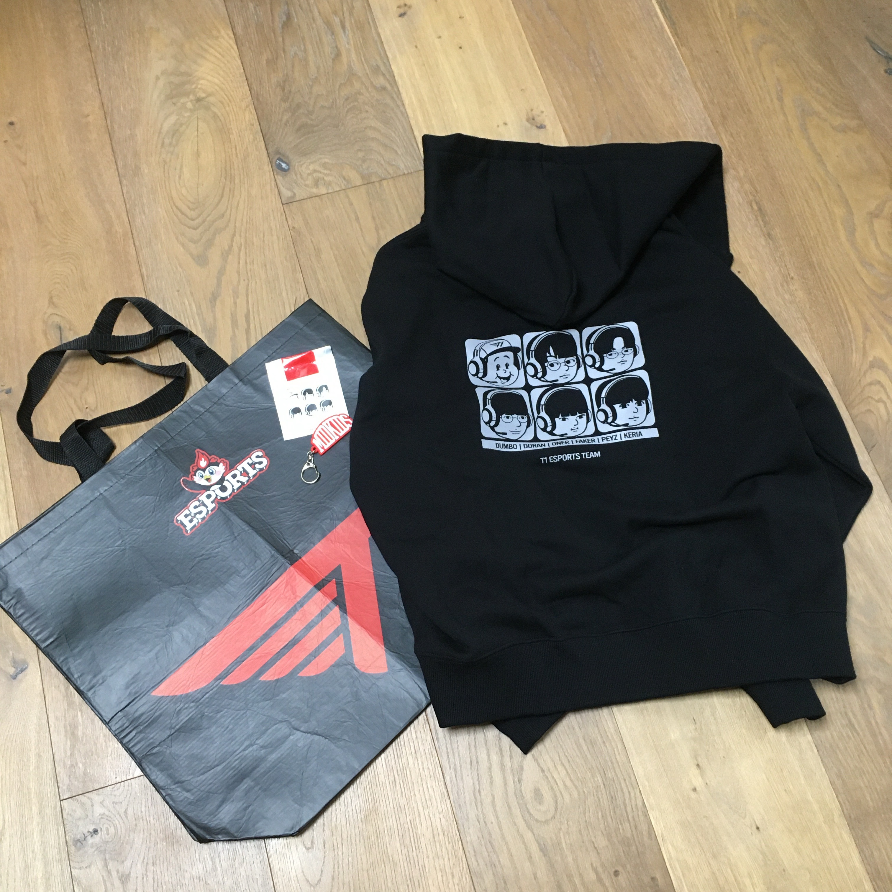 BDNS x T1 Player Zip-up Hoodie Black 착용 스타일 - 3