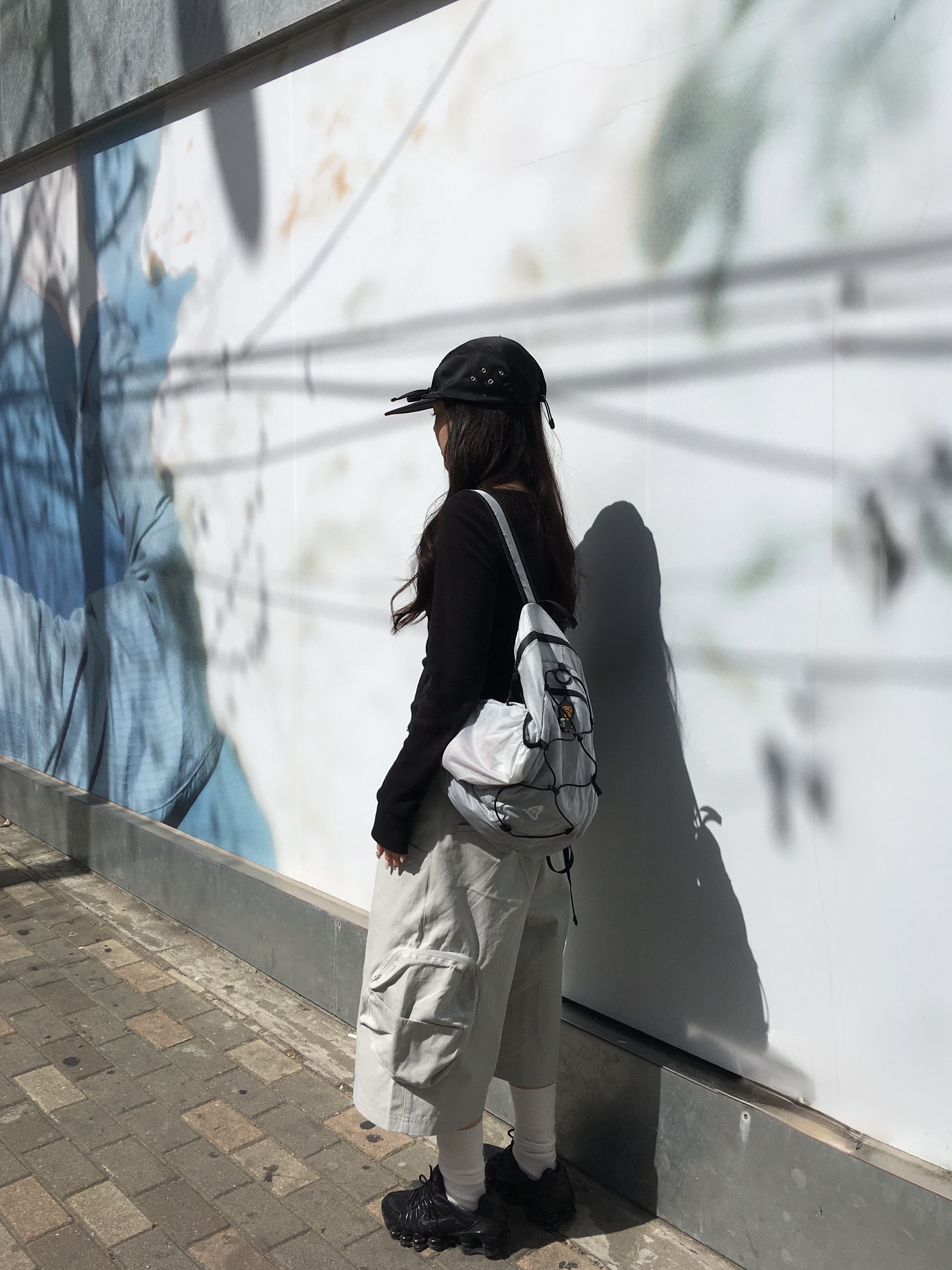 Sansan Gear Cargo Shorts Light Grey, (W) Nike Shox TL Black and Max Orange 착용 스타일 - 4