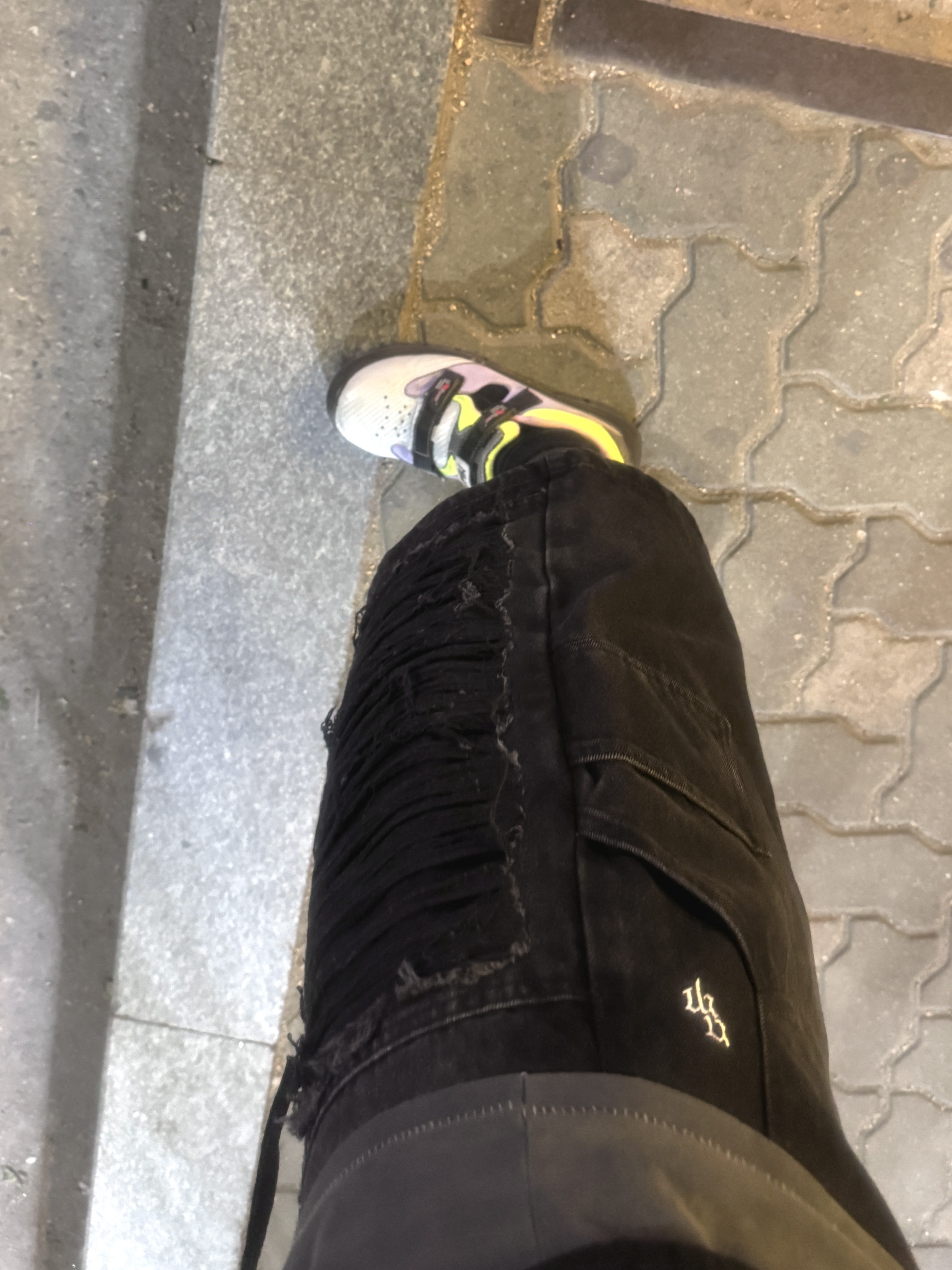 [KREAM 단독] NOMANUAL Destroyed Bermuda Pants Washed Black, Magliano x Upower Scandy Rave Megamix 착용 스타일 - 7