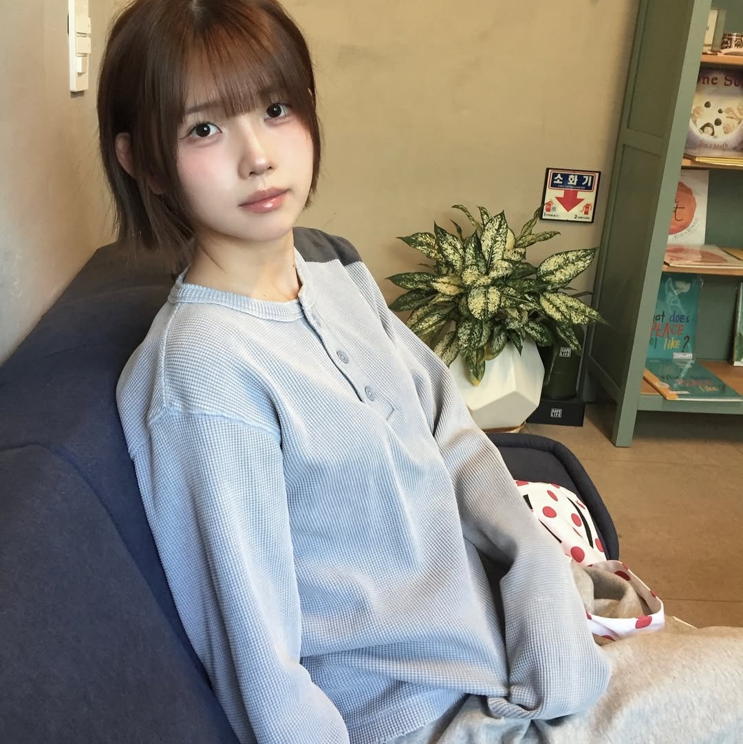 MAINBOOTH Washed Henley T-shirt SKY BLUE 착용 스타일 - 3