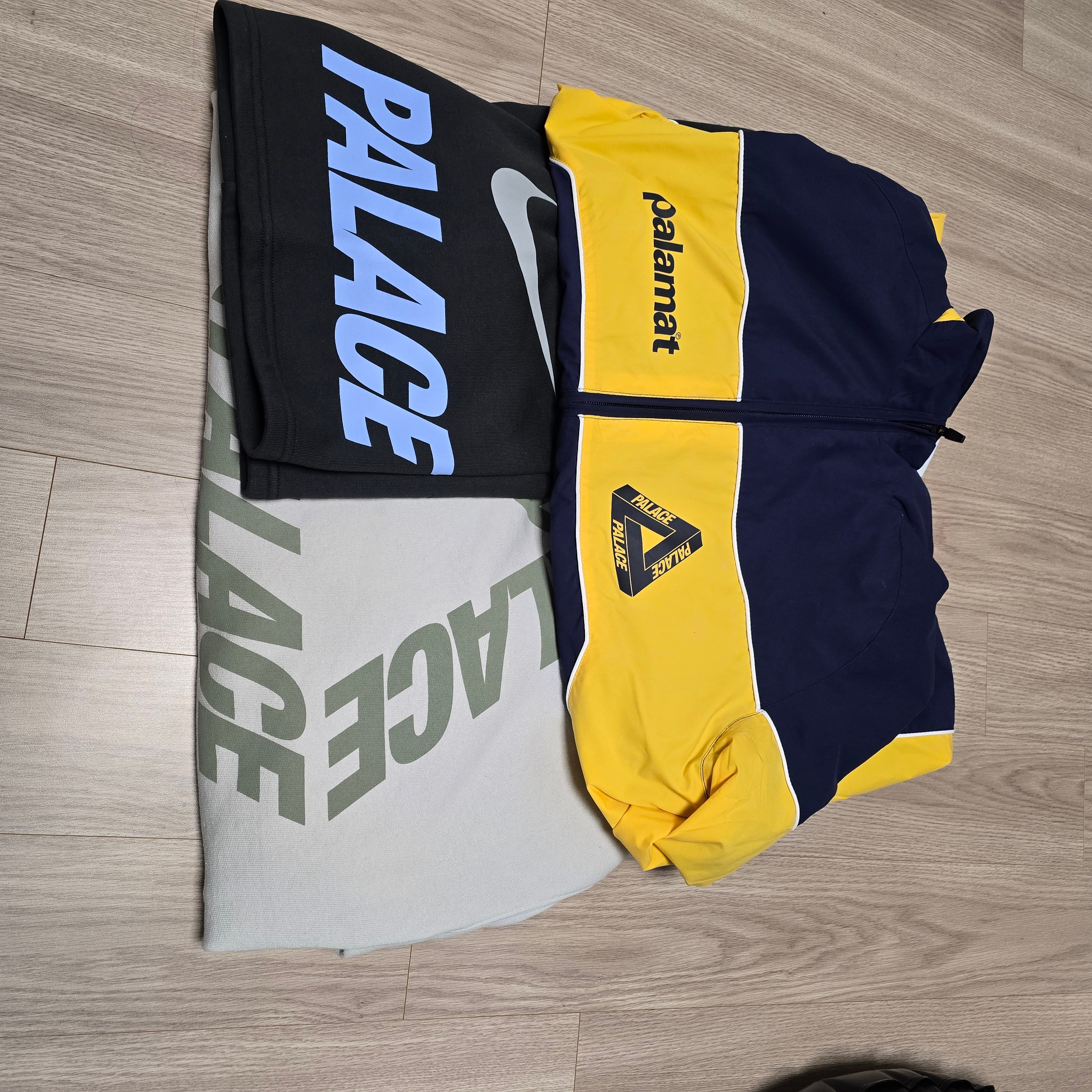Palace x Nike Sweat Short Black - 26SS, Palace Palamat Shell Jacket Navy - 24FW 착용 스타일 - 1