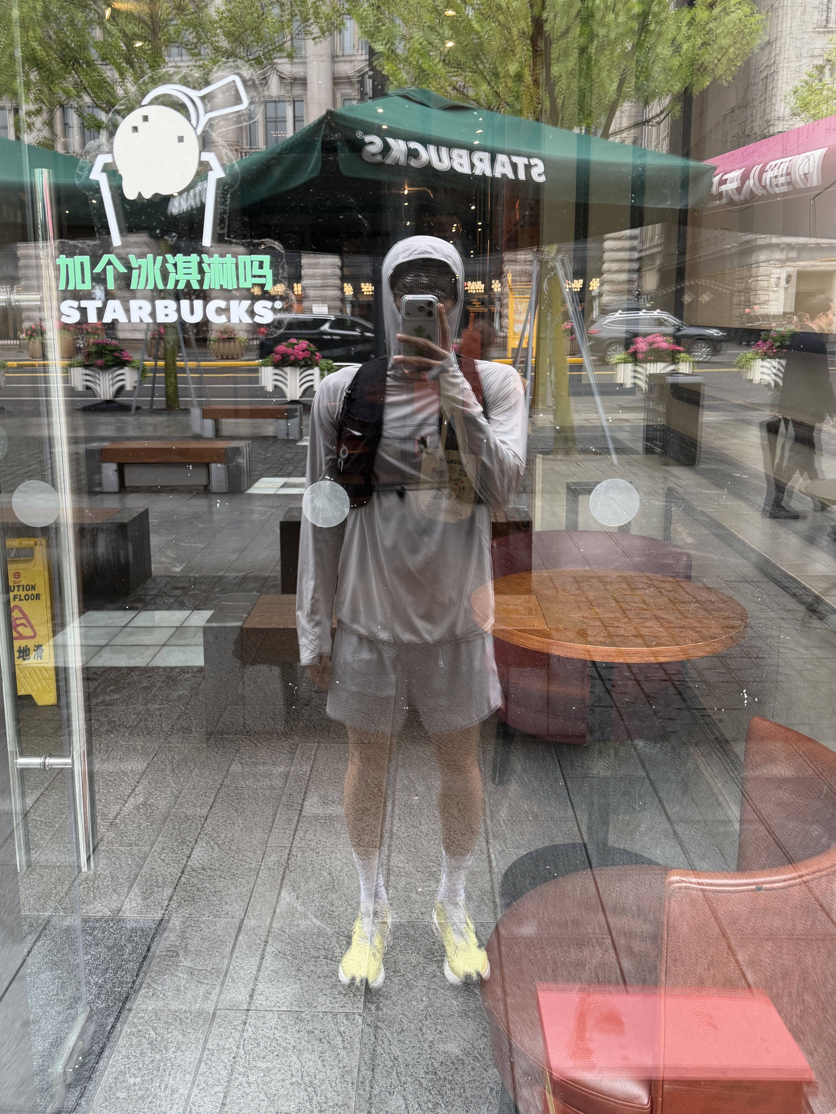 On Running Cloudboom Strike Limelight Wolf, On Running Ultra Vest Pro Black 착용 스타일 - 5
