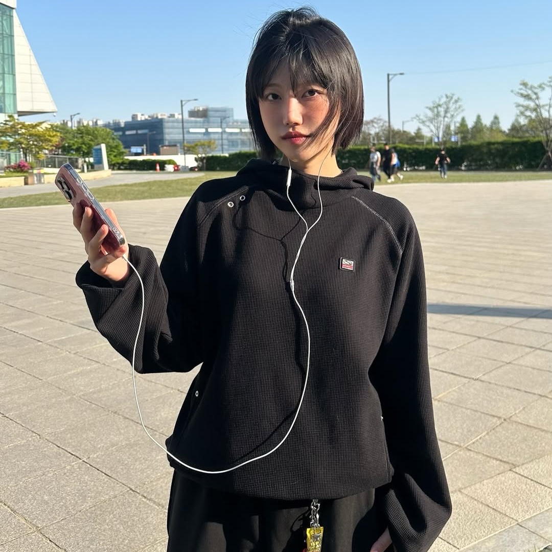 SPORT CHAMBER SC Waffle Ear-Open Hood T-shirt BLACK 착용 스타일 - 2