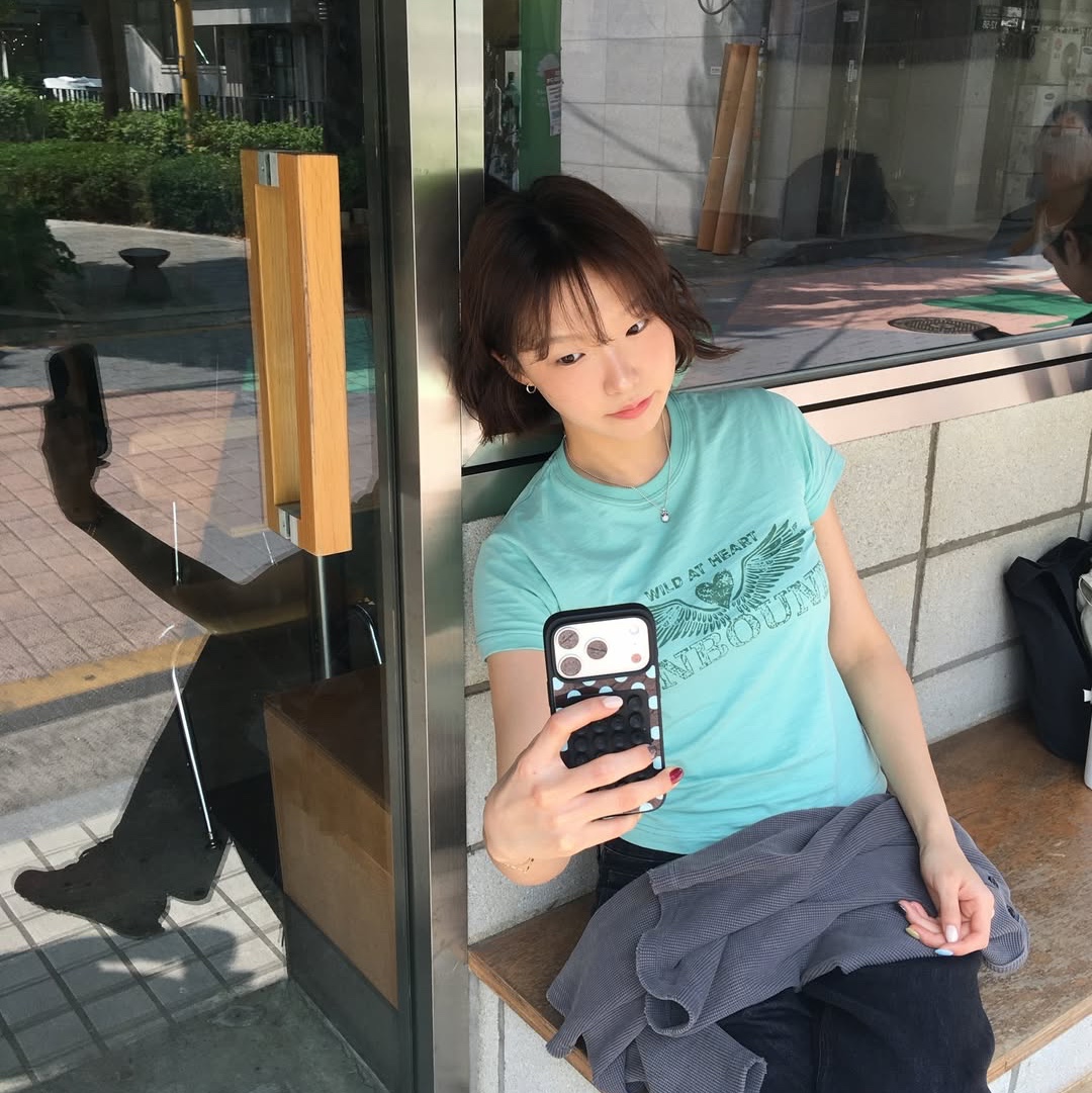 MAINBOOTH Heartwing T-shirt Mint 착용 스타일 - 2