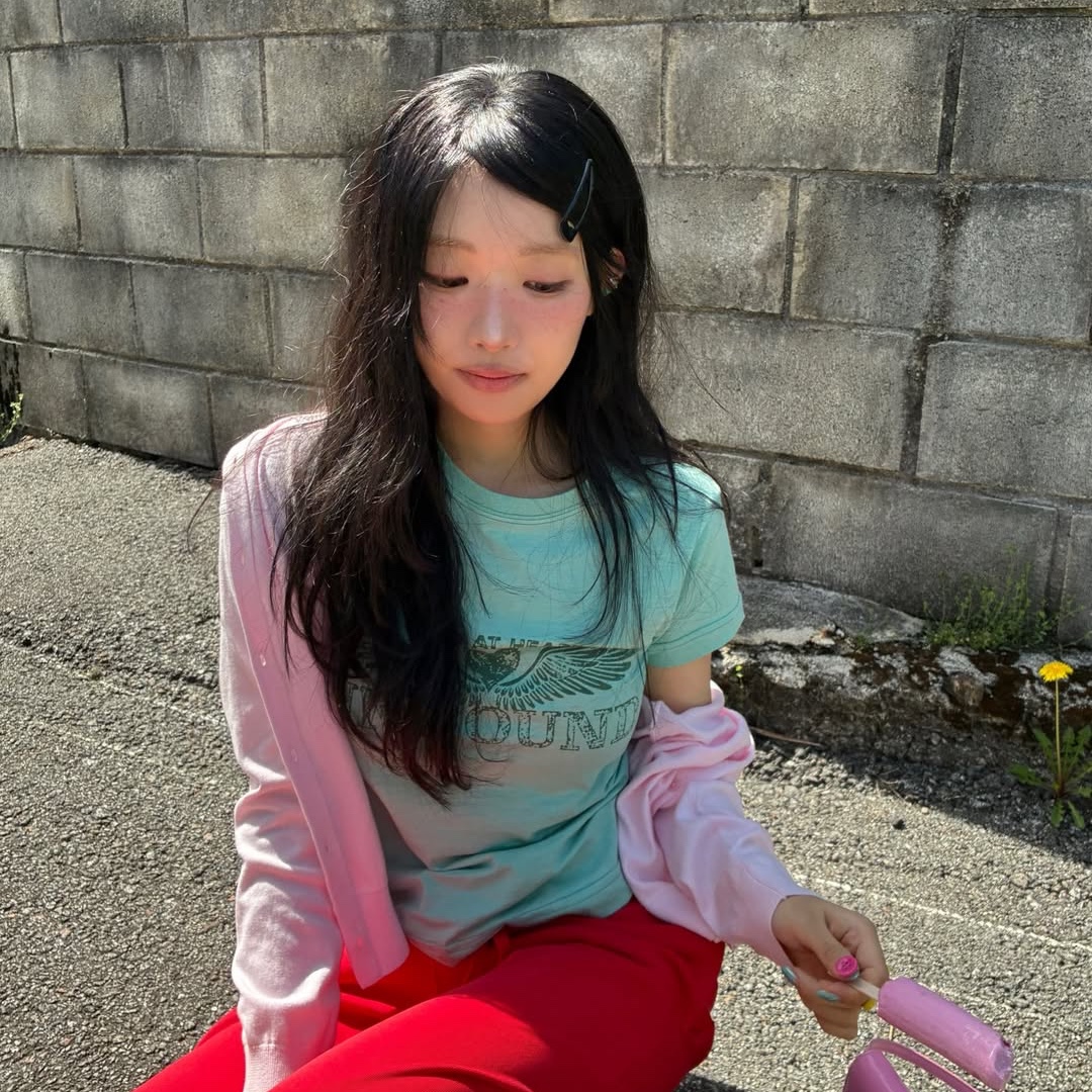 MAINBOOTH Heartwing T-shirt Mint 착용 스타일 - 2