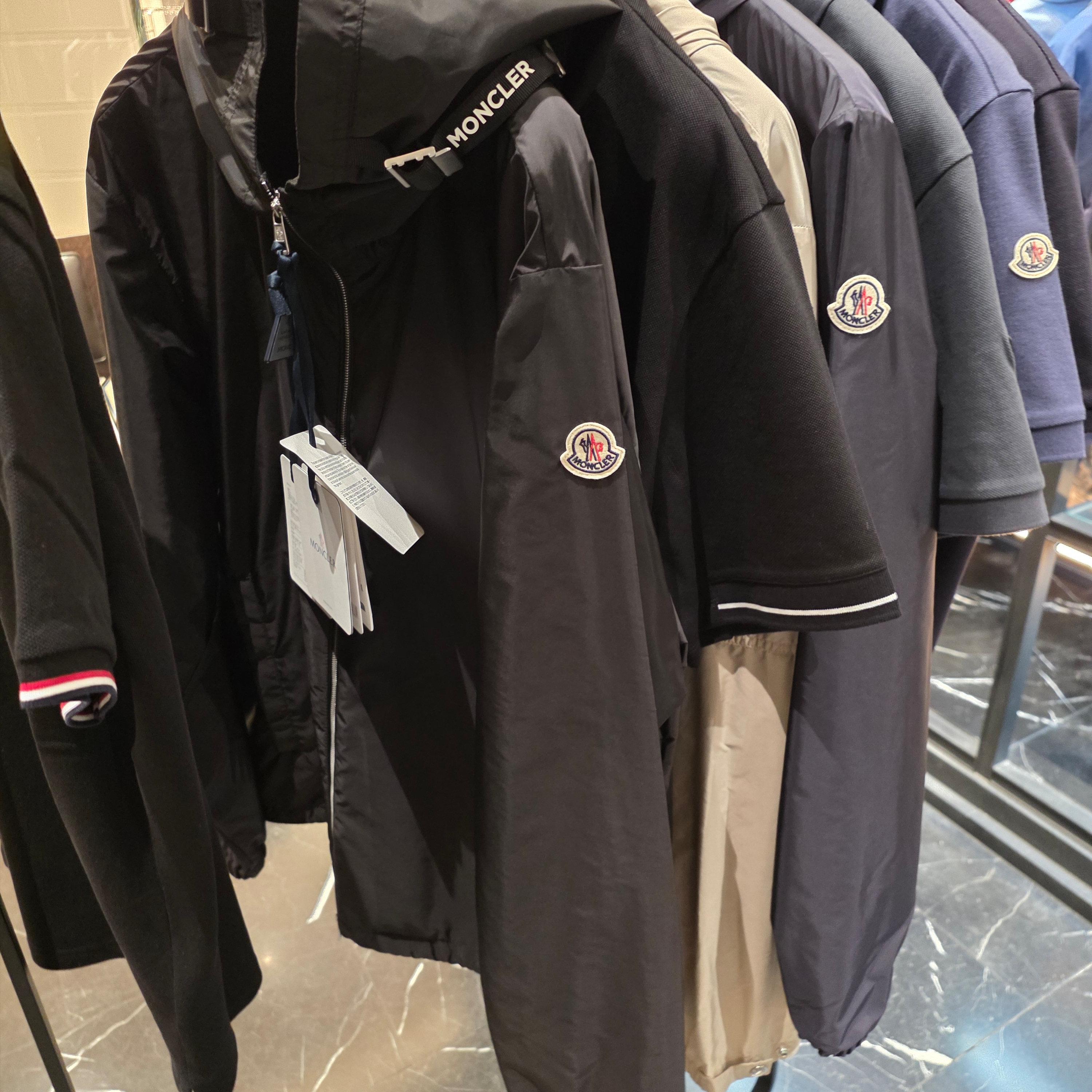 Moncler Remoray Hooded Windbreaker Black - 26SS 착용 스타일