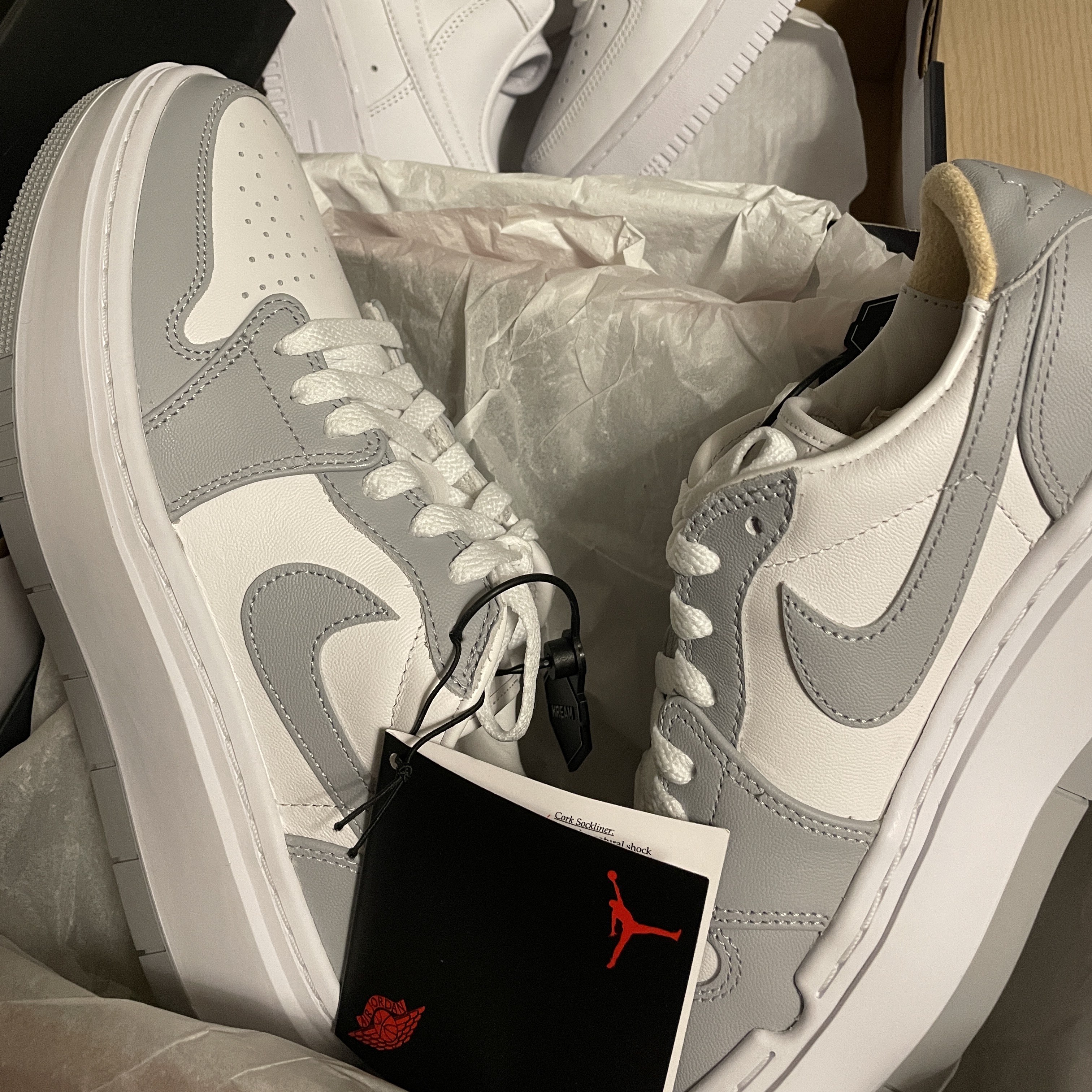 (W) Jordan 1 Elevate Low White and Wolf Grey 착용 스타일