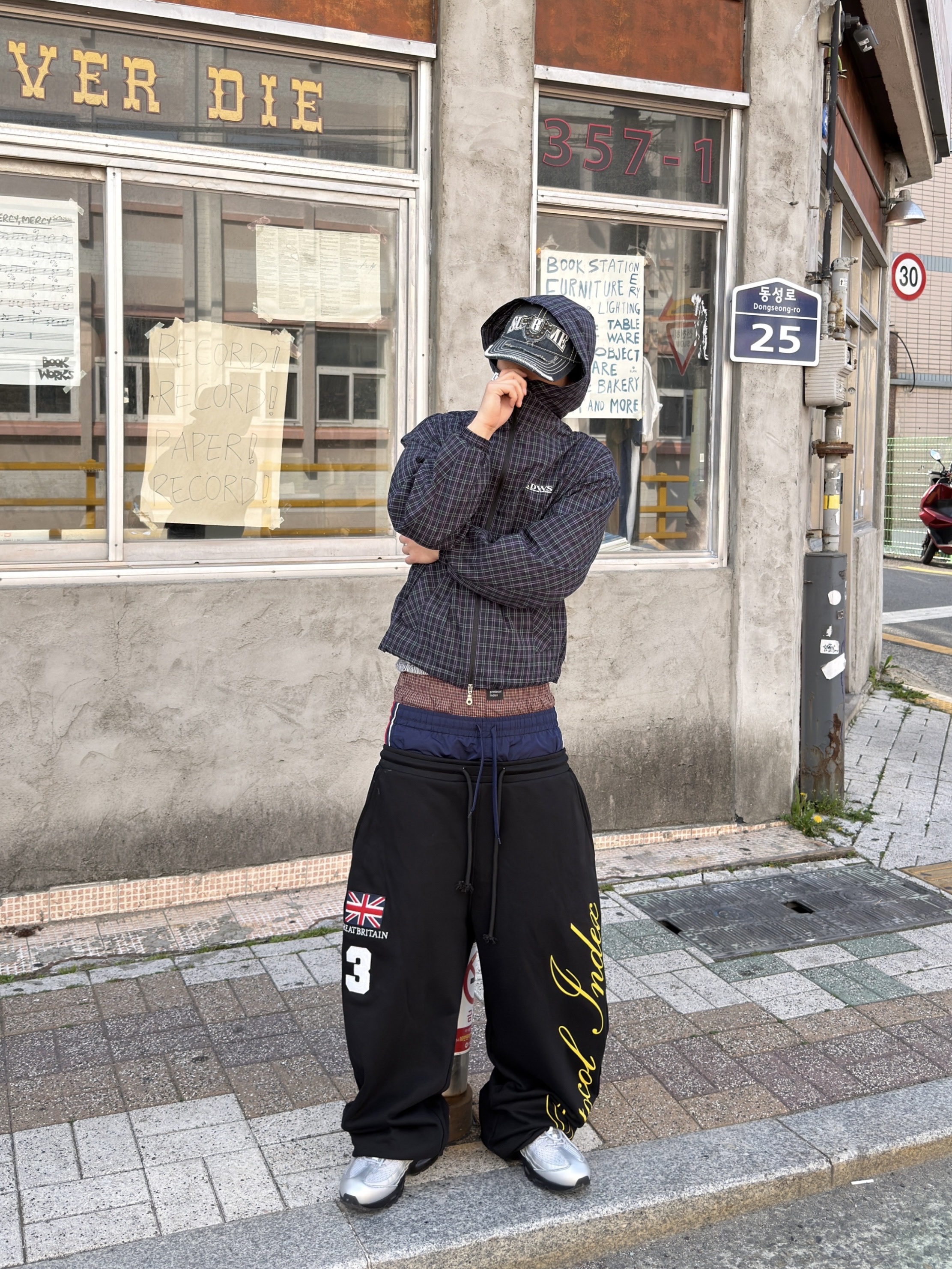 Protocol Index 3 Layered Sweatpants Black, Supreme x True Religion Mesh Back 6-Panel Dirty Indigo - 25FW 착용 스타일 - 5