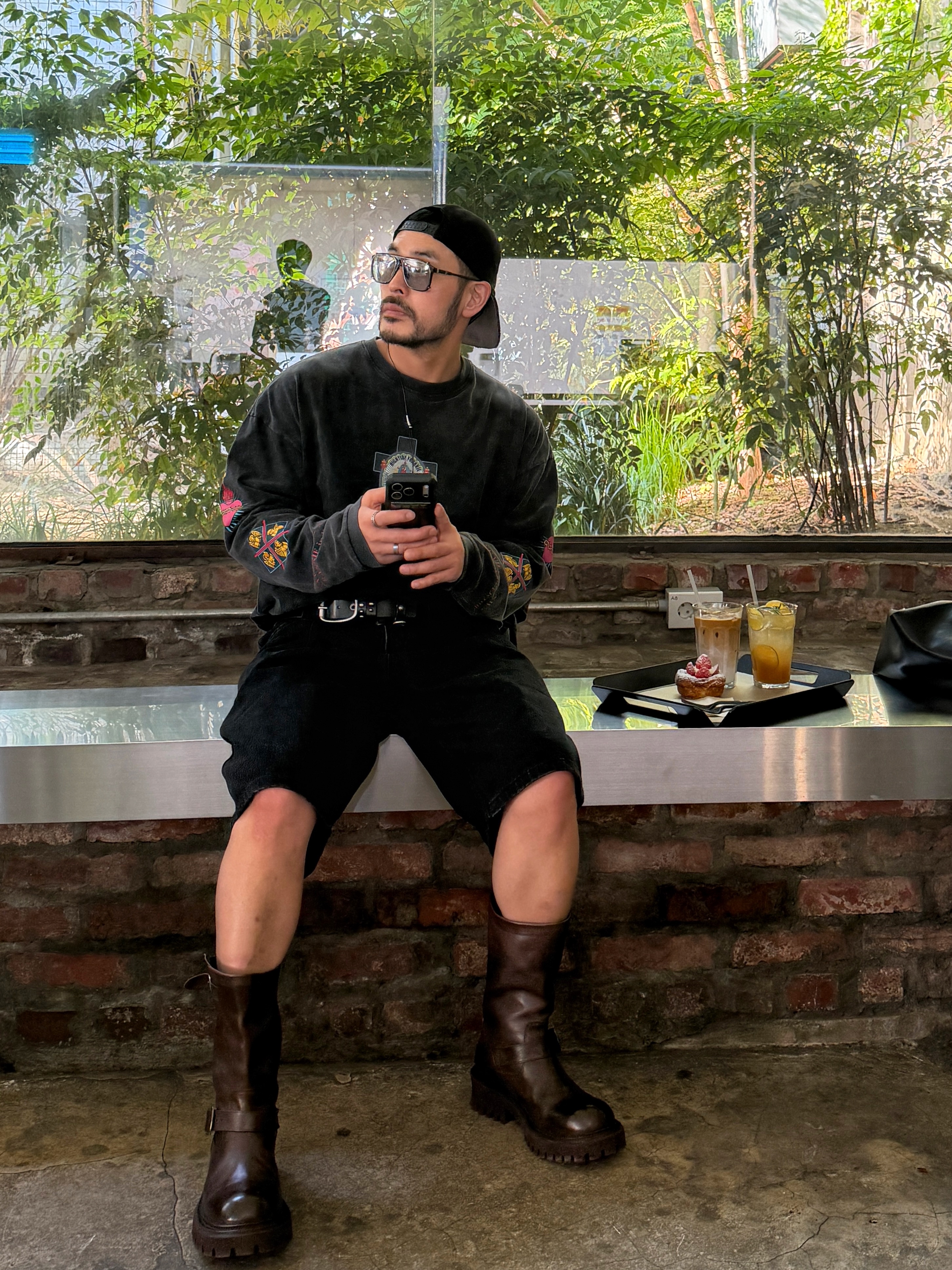 HIGHTIDE FRANKIE Nosso Bebe Amado Long Sleeve Tee Black, Plasticproduct MPa Stash Shorts Black 착용 스타일 - 6