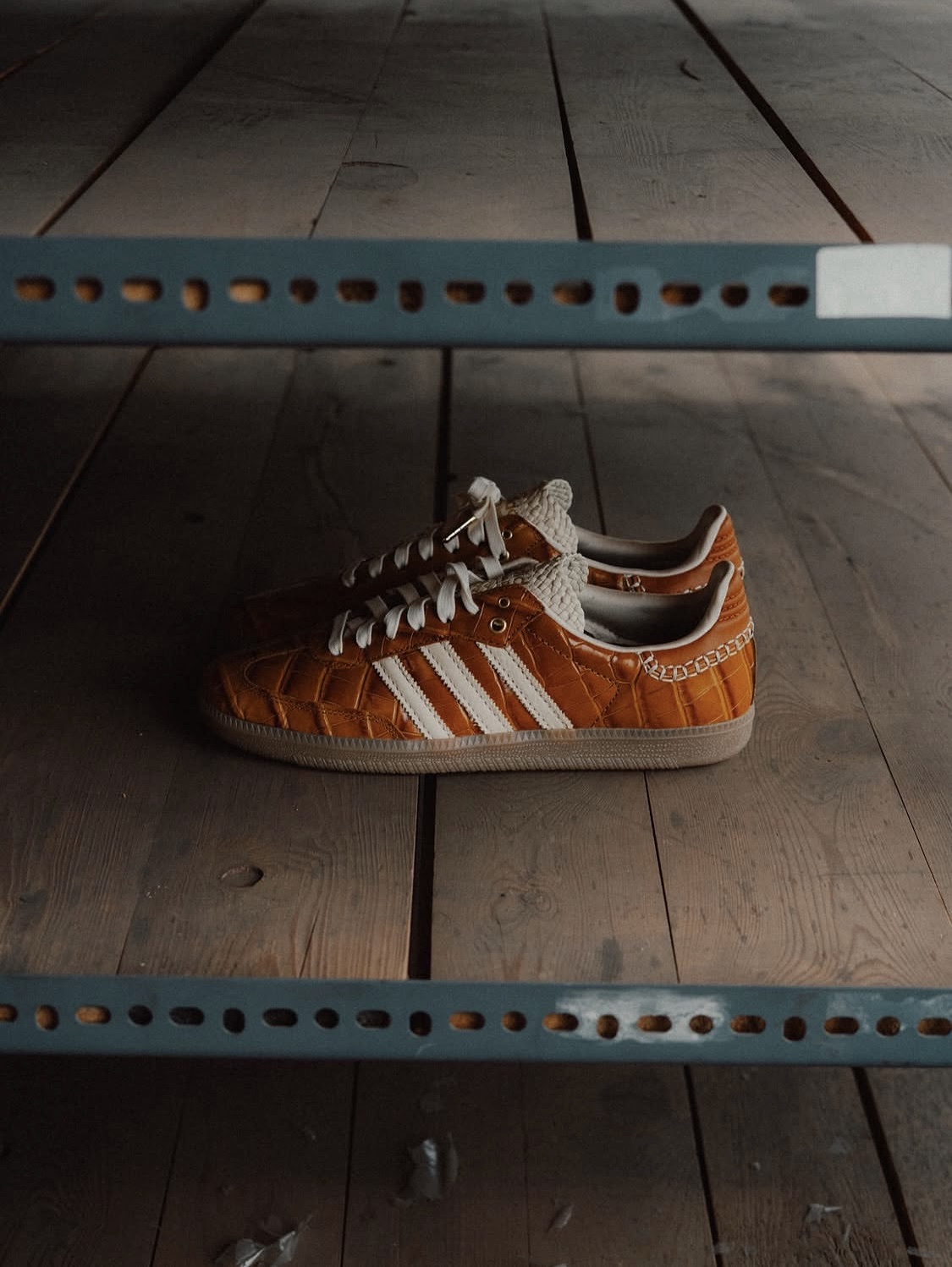 Adidas x Wales Bonner Samba Brown White 착용 스타일 - 5