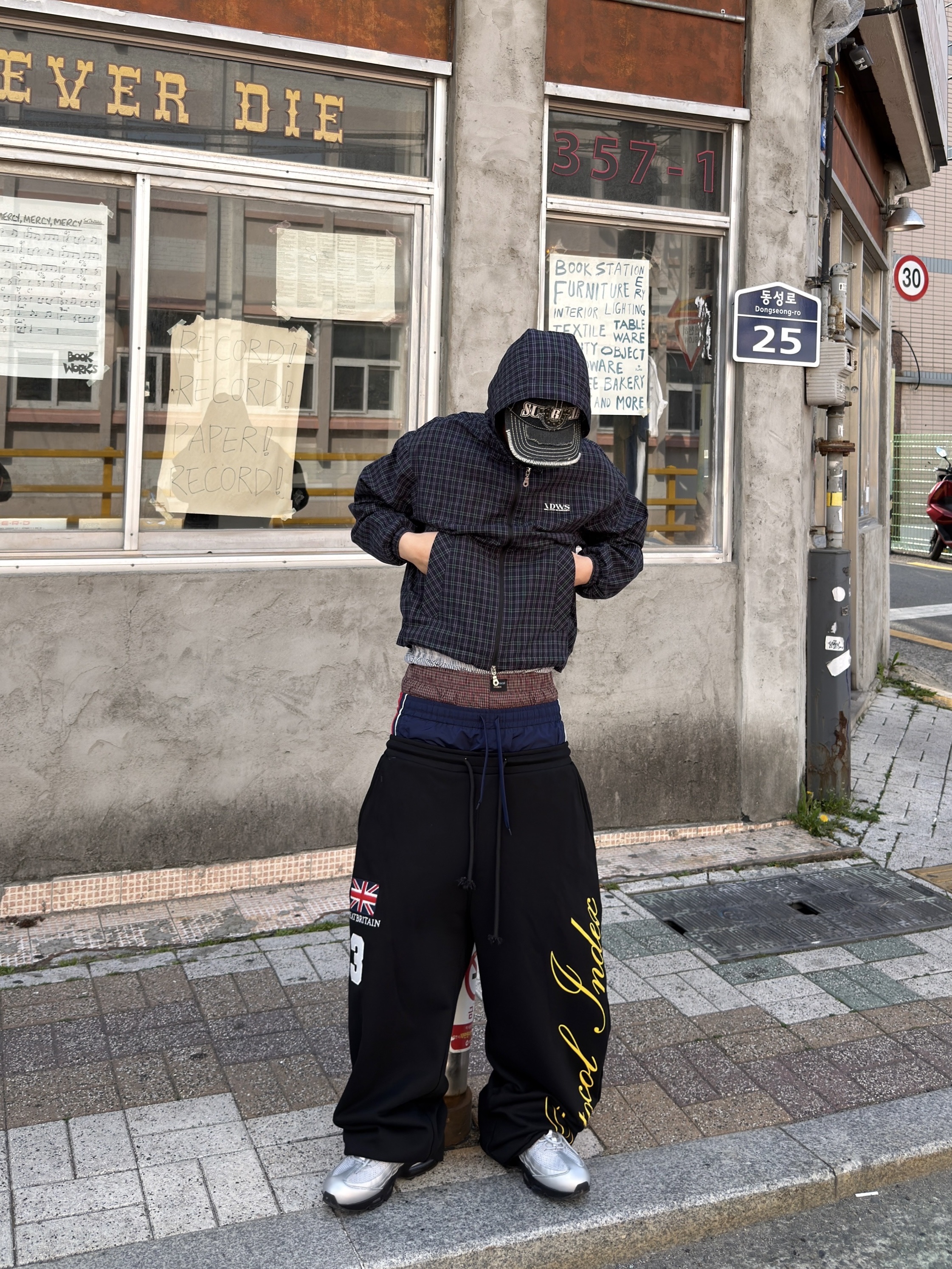 Protocol Index 3 Layered Sweatpants Black, Supreme x True Religion Mesh Back 6-Panel Dirty Indigo - 25FW 착용 스타일 - 4