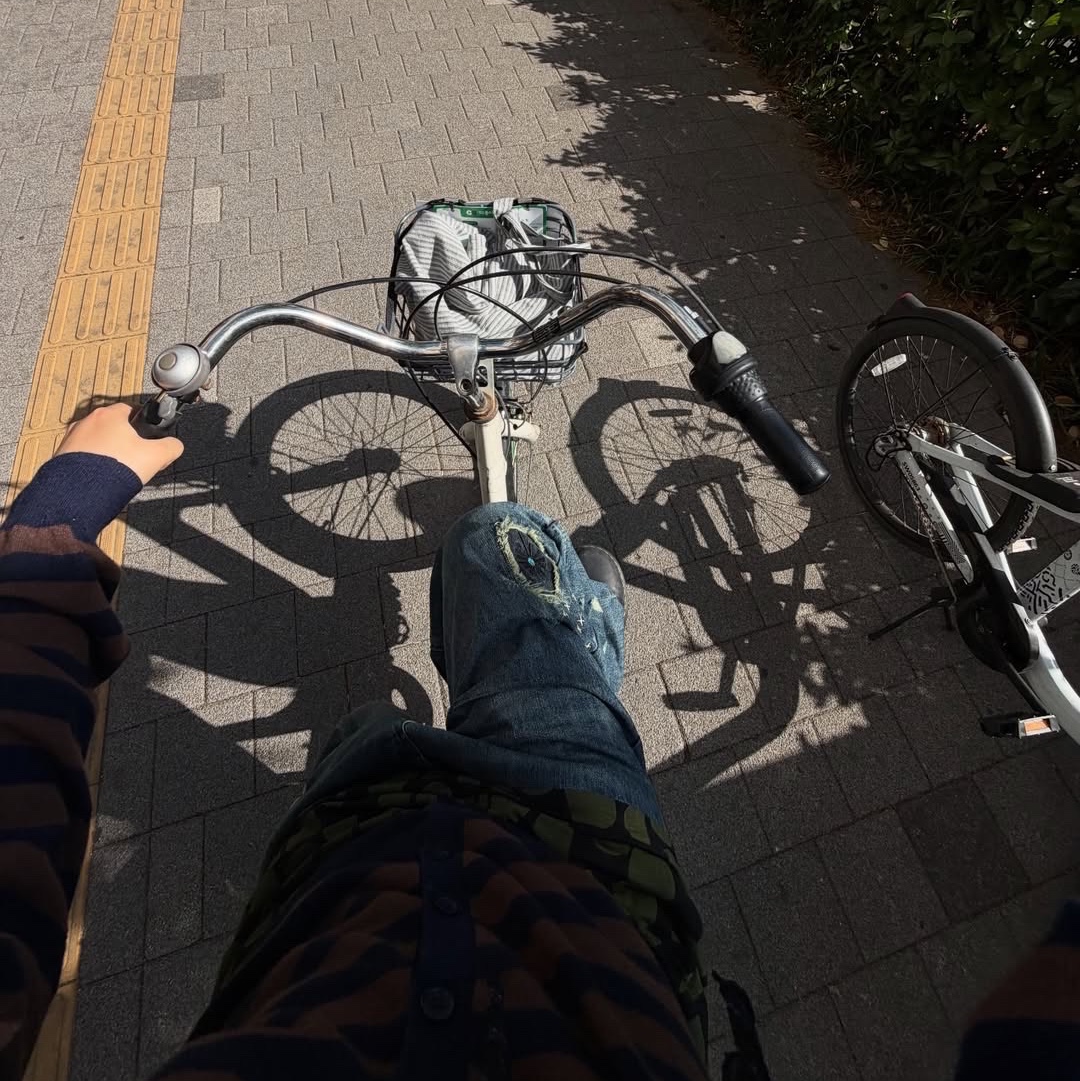 MAINBOOTH Repaired Denim Pants BLUE 착용 스타일 - 8