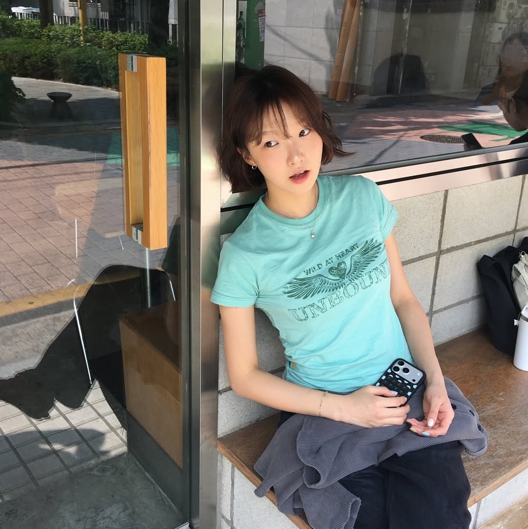 MAINBOOTH Heartwing T-shirt Mint 착용 스타일 - 1