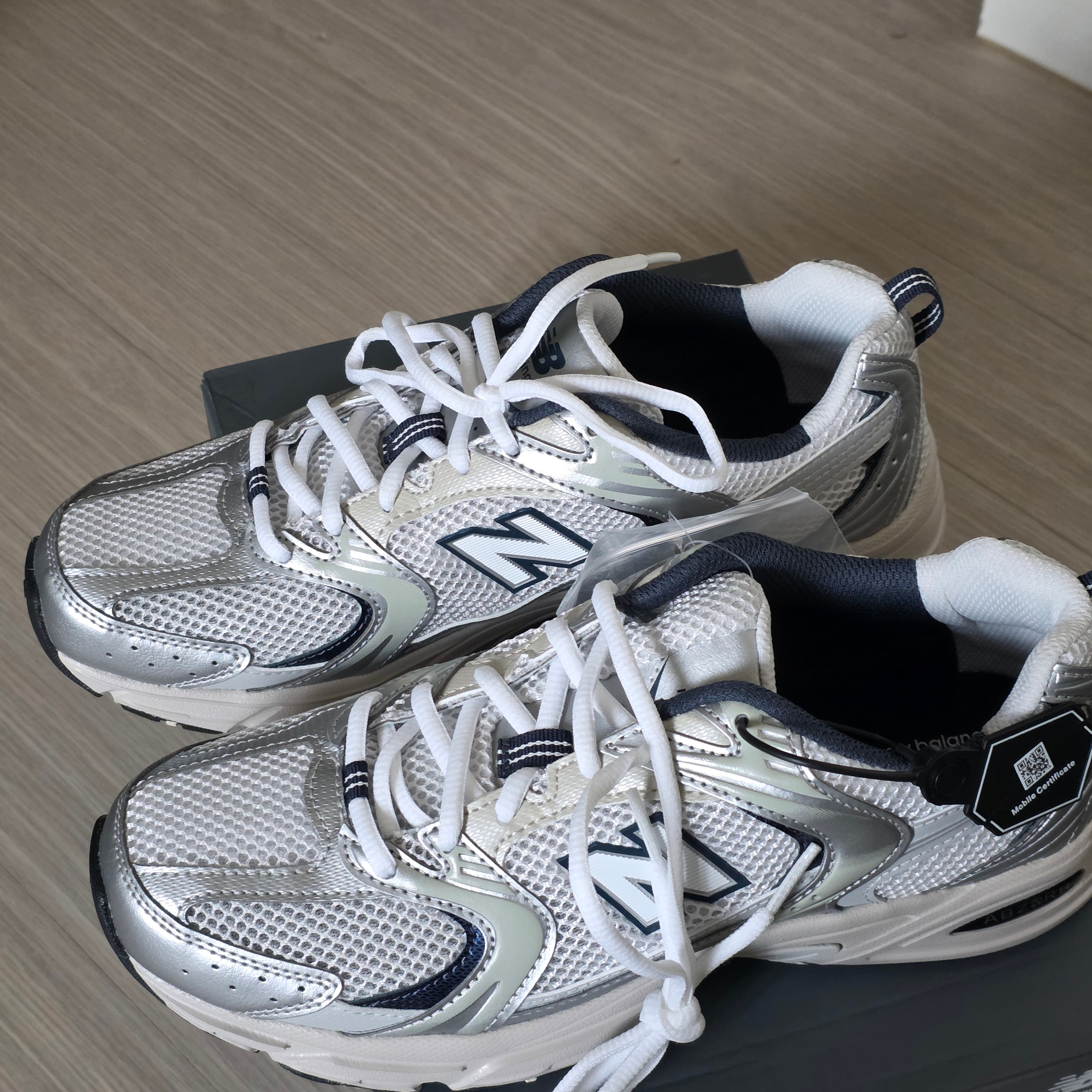 New Balance 530 Steel Grey 착용 스타일 - 3