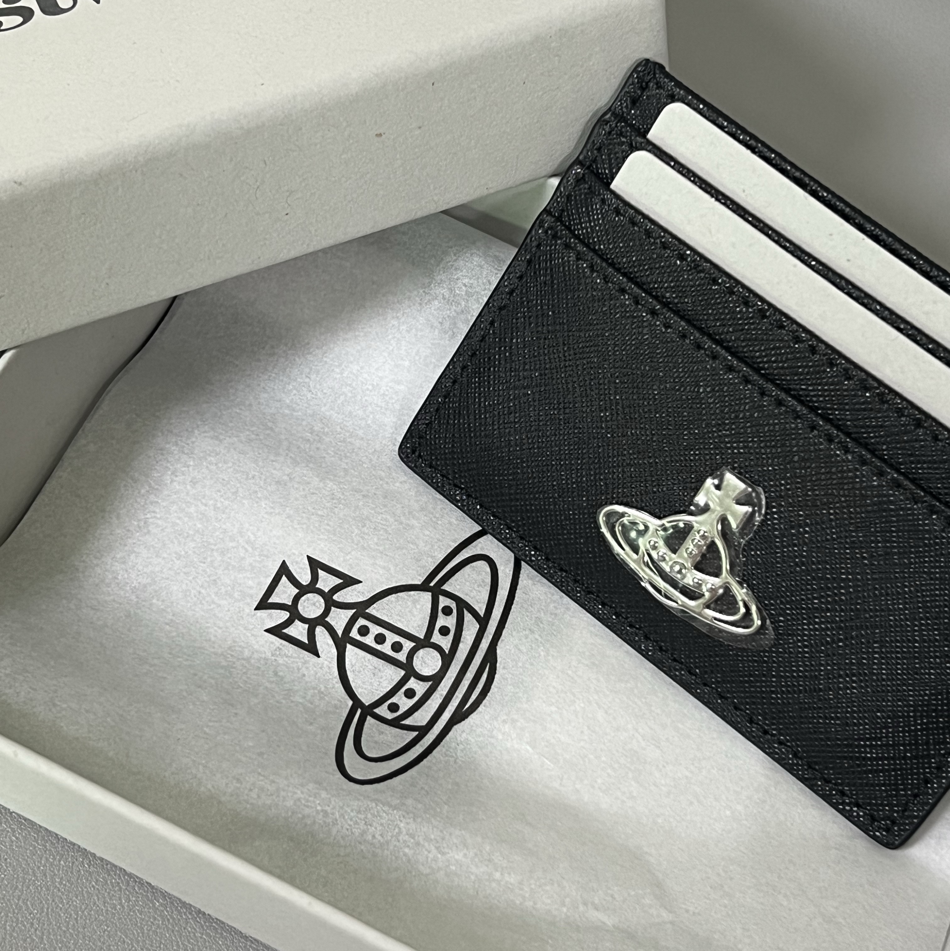 Vivienne Westwood Flat Card Holder Black 착용 스타일