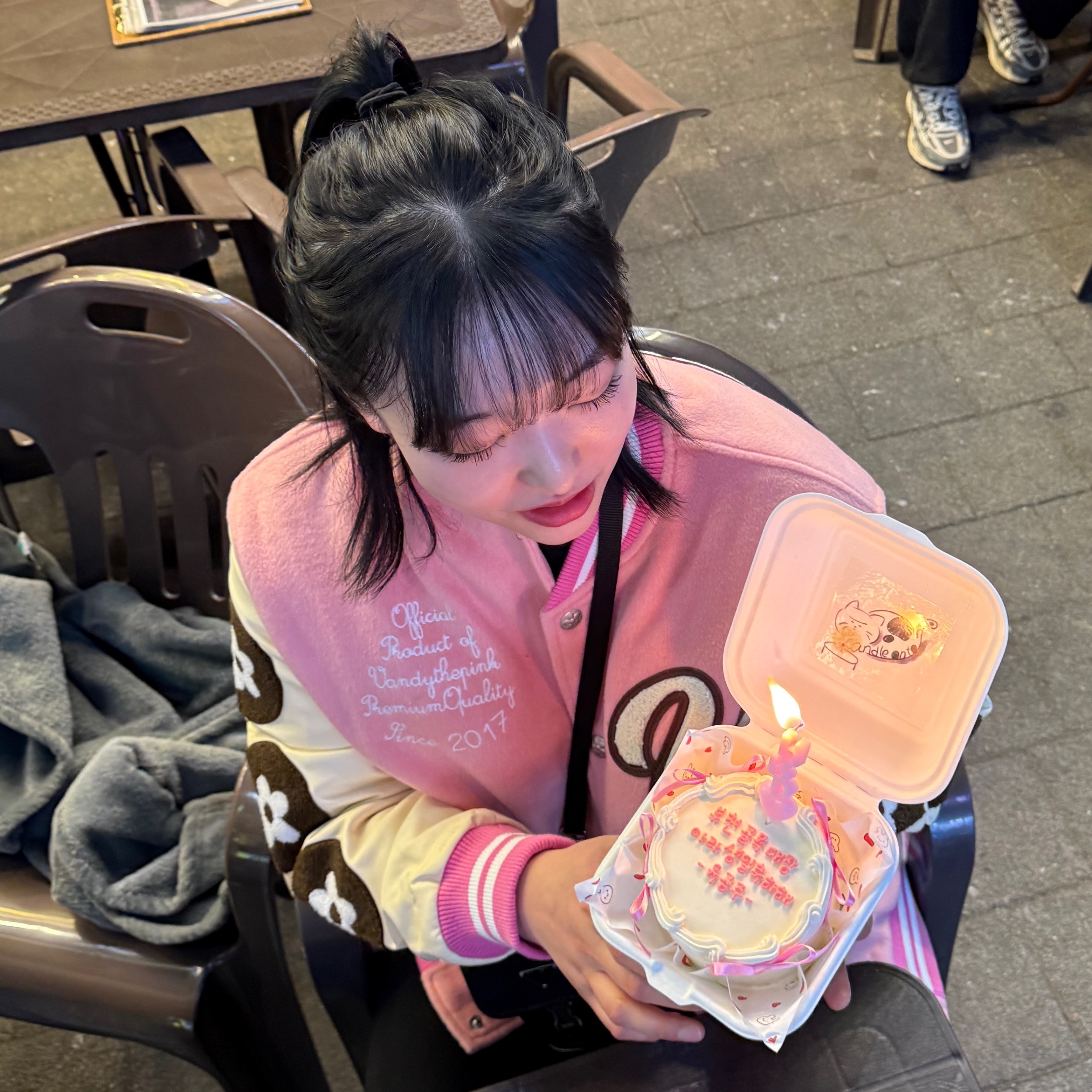Vandy The Pink Sundae Varsity Jacket Pink 착용 스타일